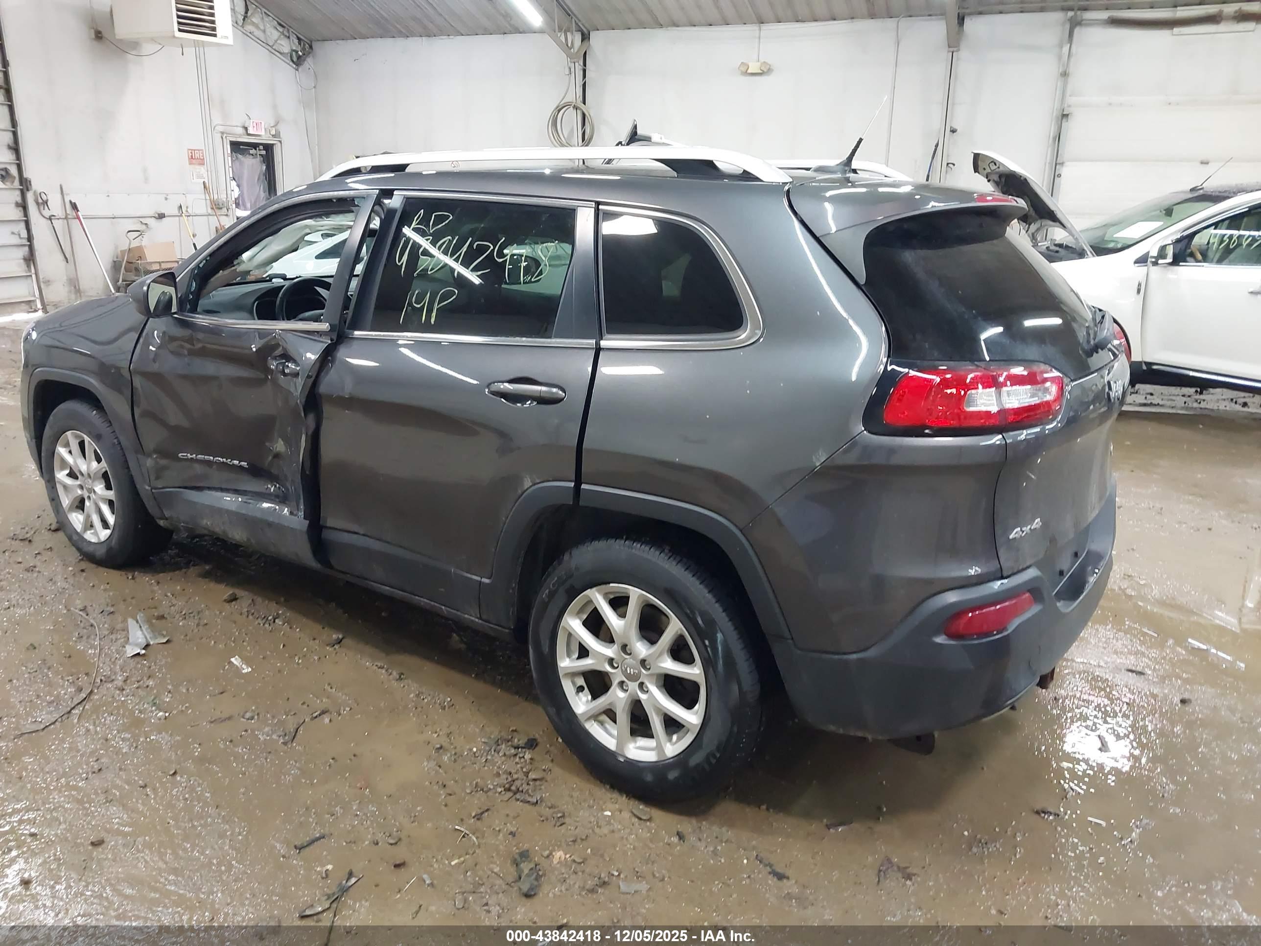 JEEP CHEROKEE image 3