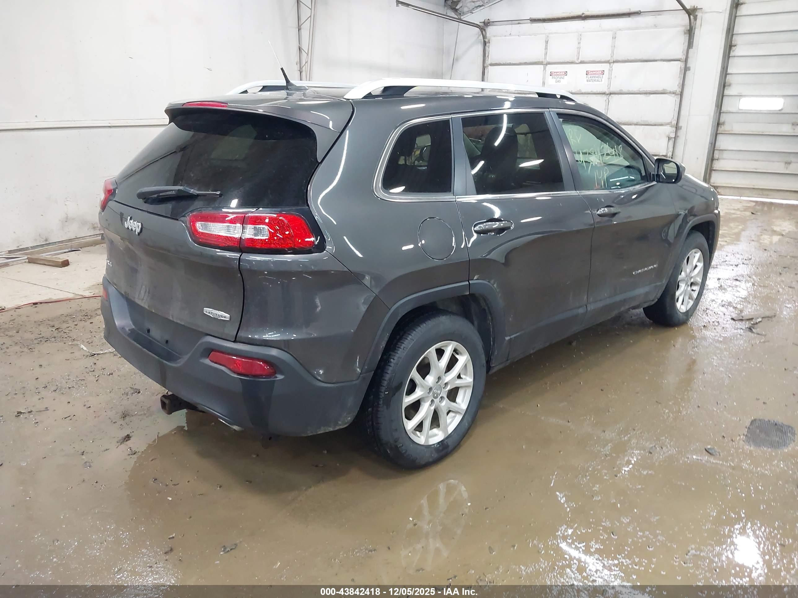 JEEP CHEROKEE image 4