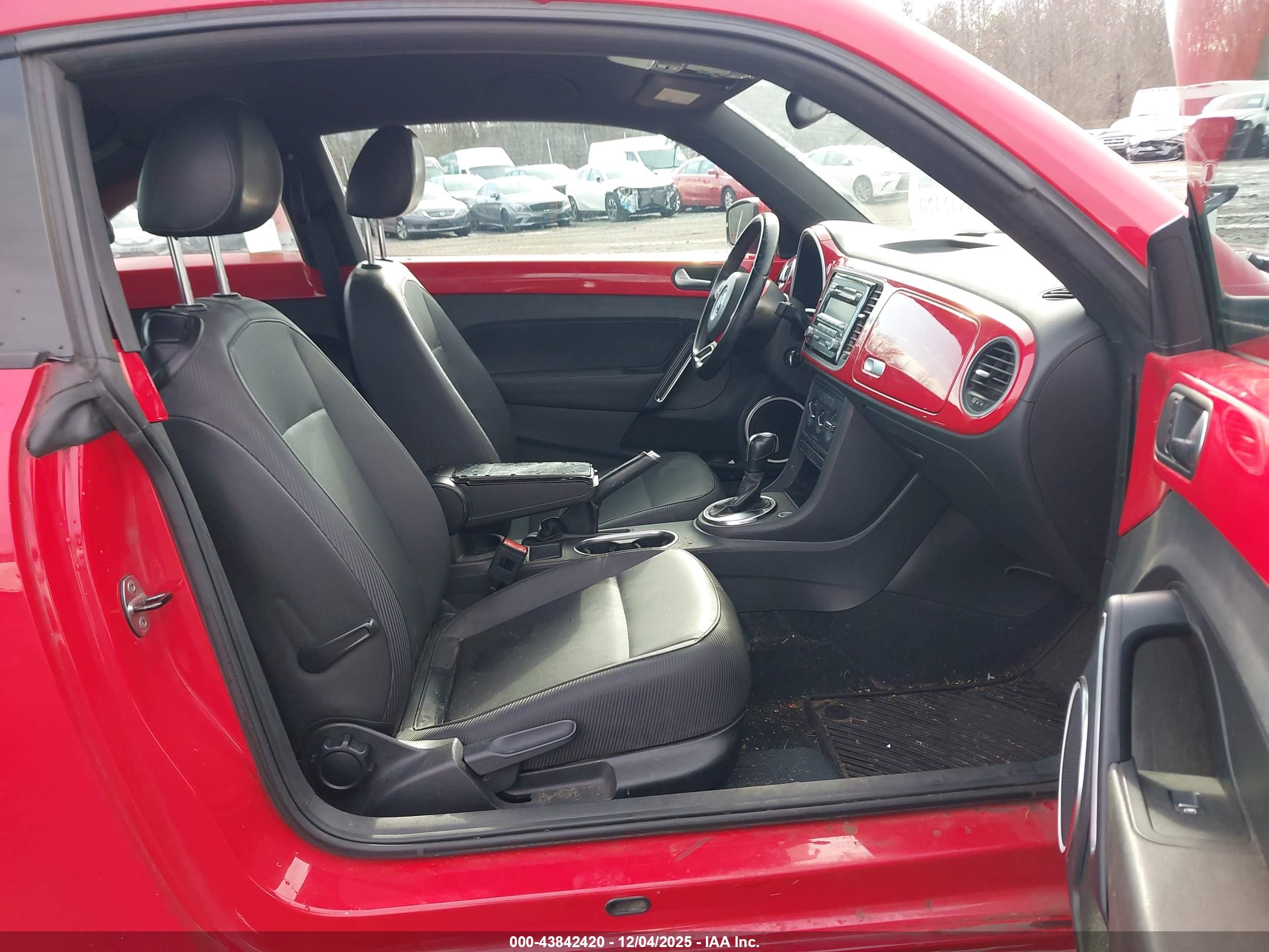 VOLKSWAGEN BEETLE image 5