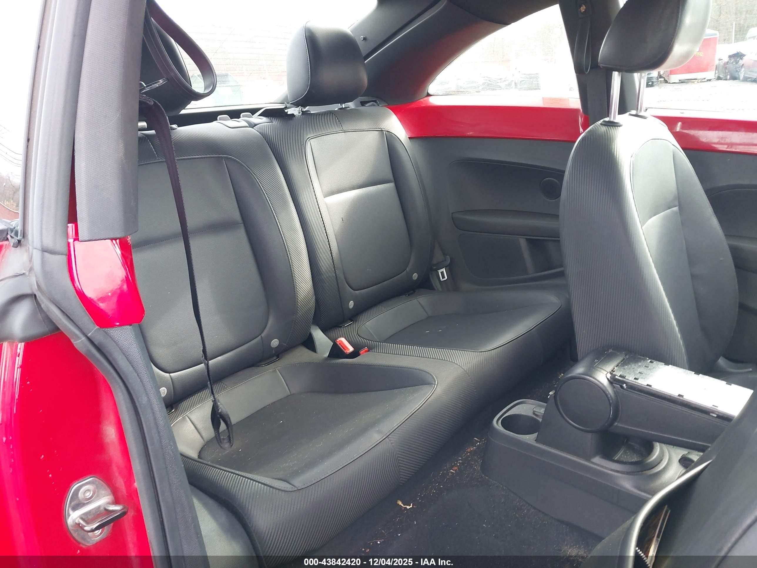 VOLKSWAGEN BEETLE image 8