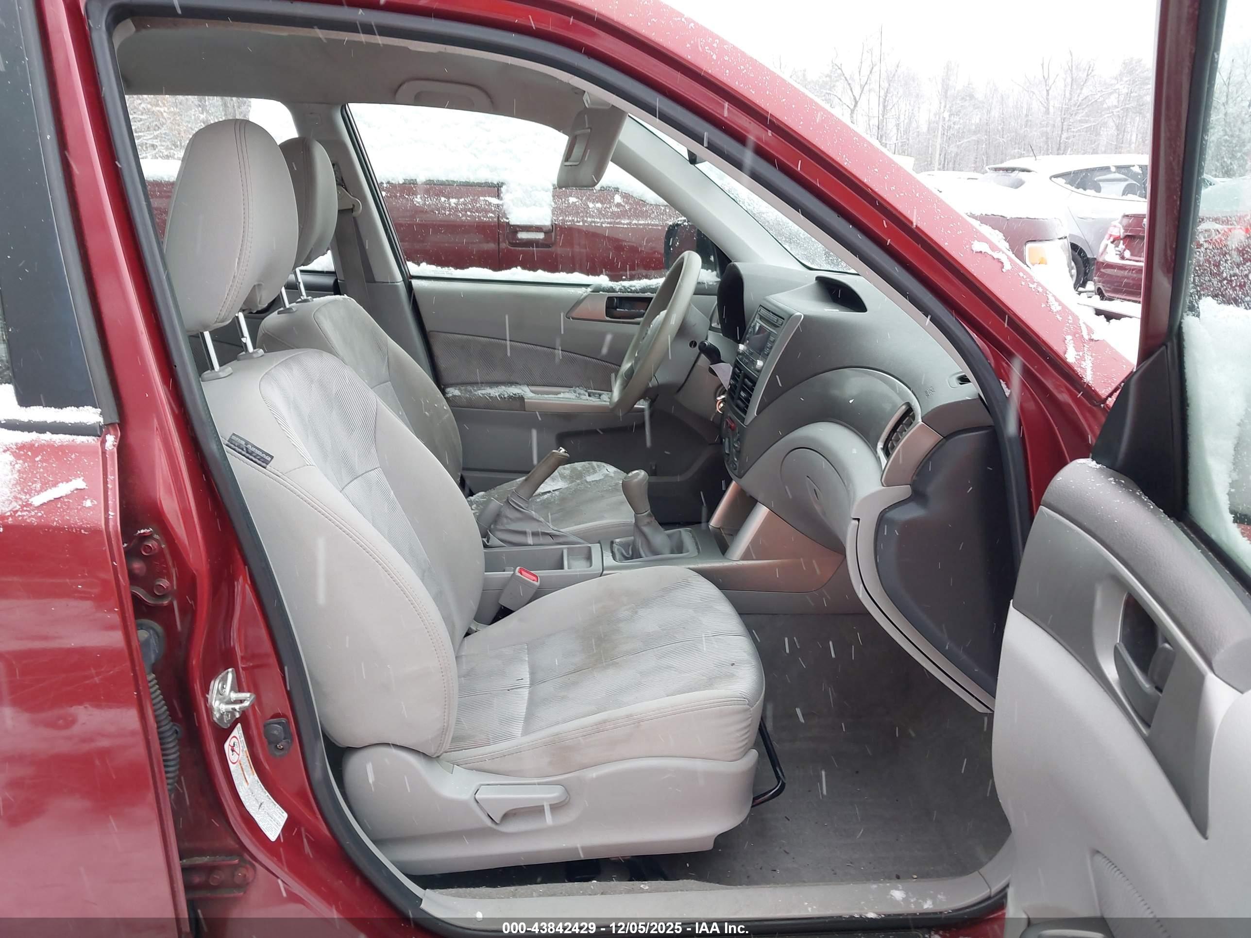 SUBARU FORESTER image 5