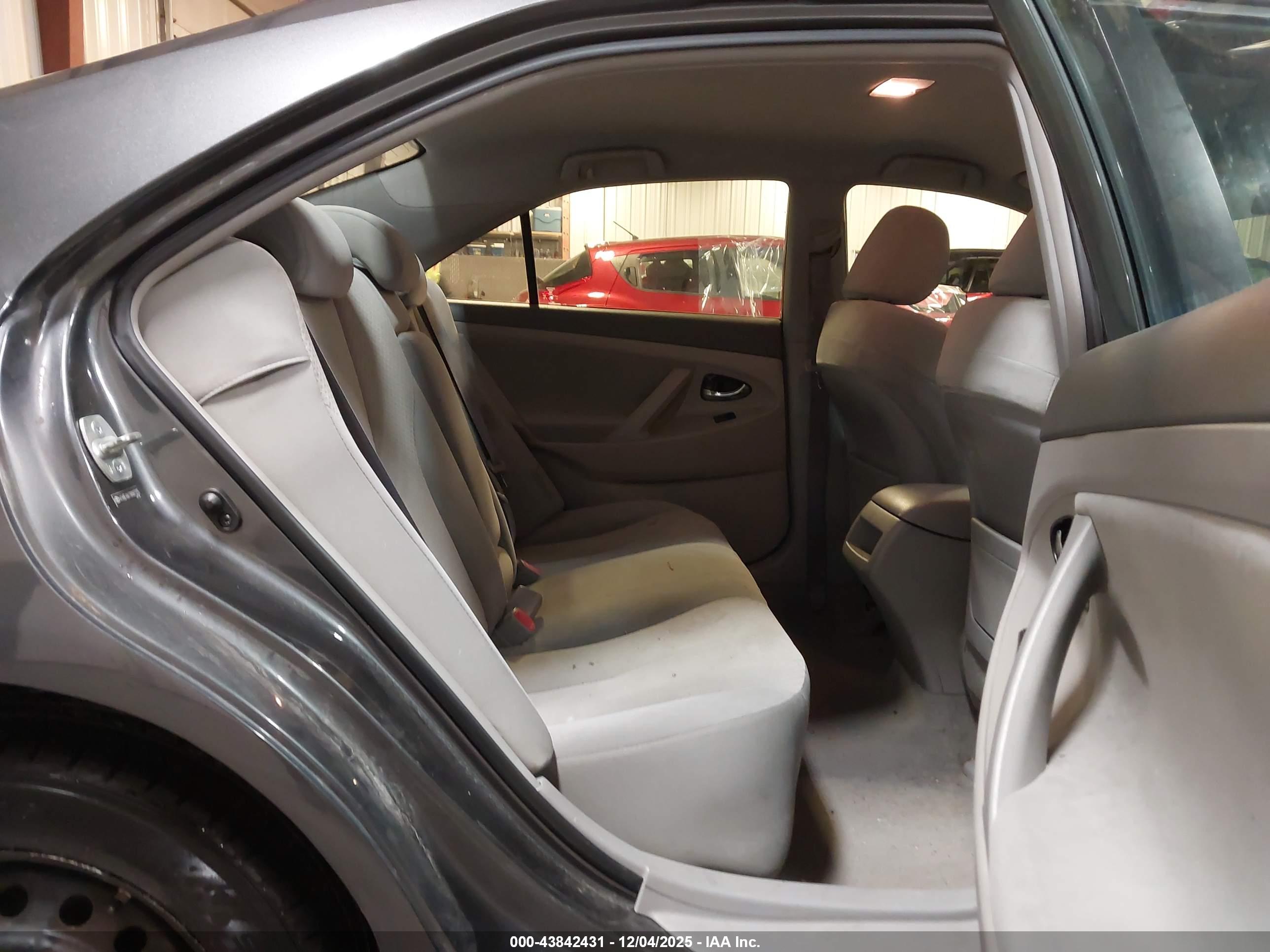 TOYOTA CAMRY image 8