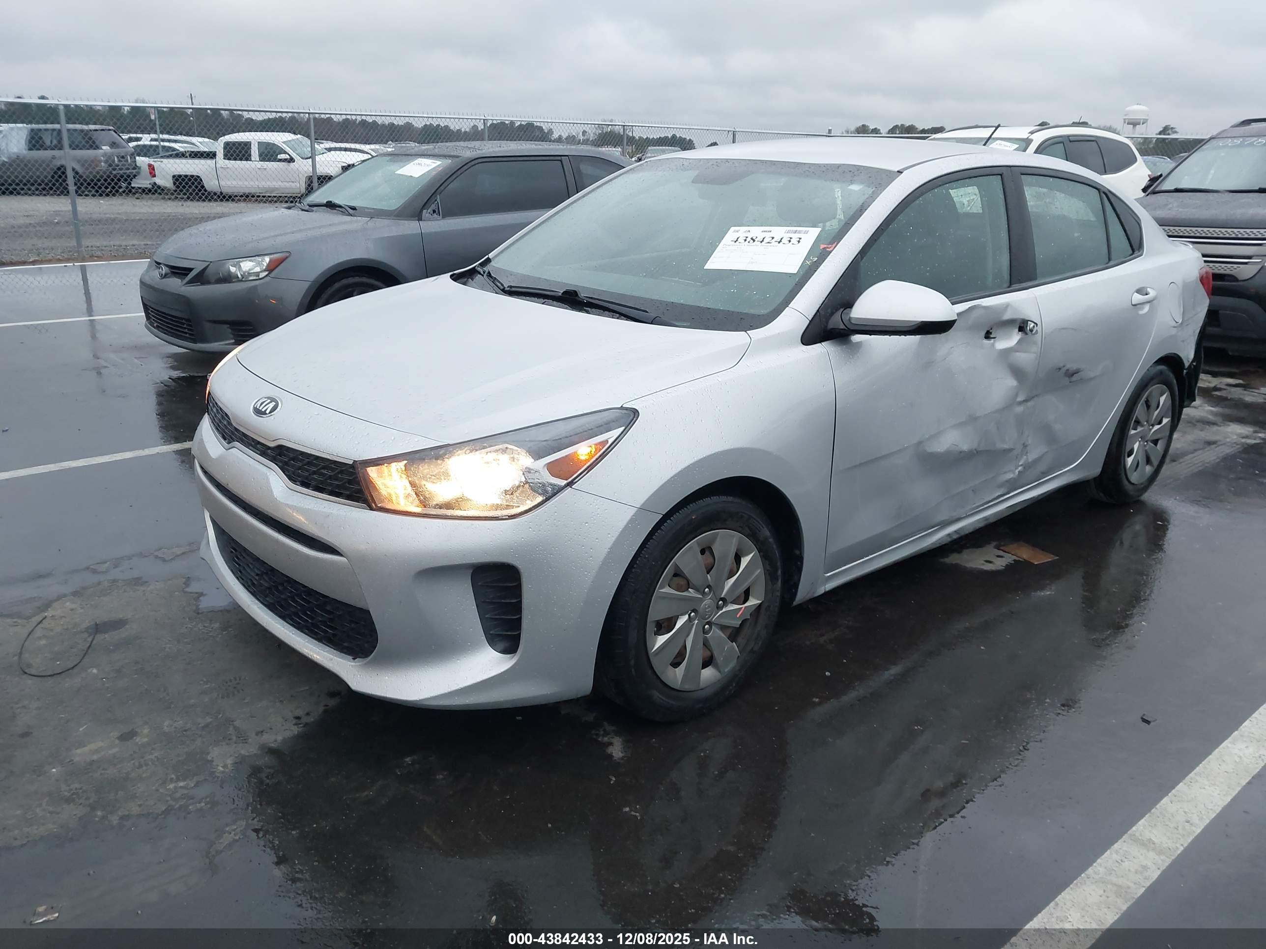 KIA RIO image 2