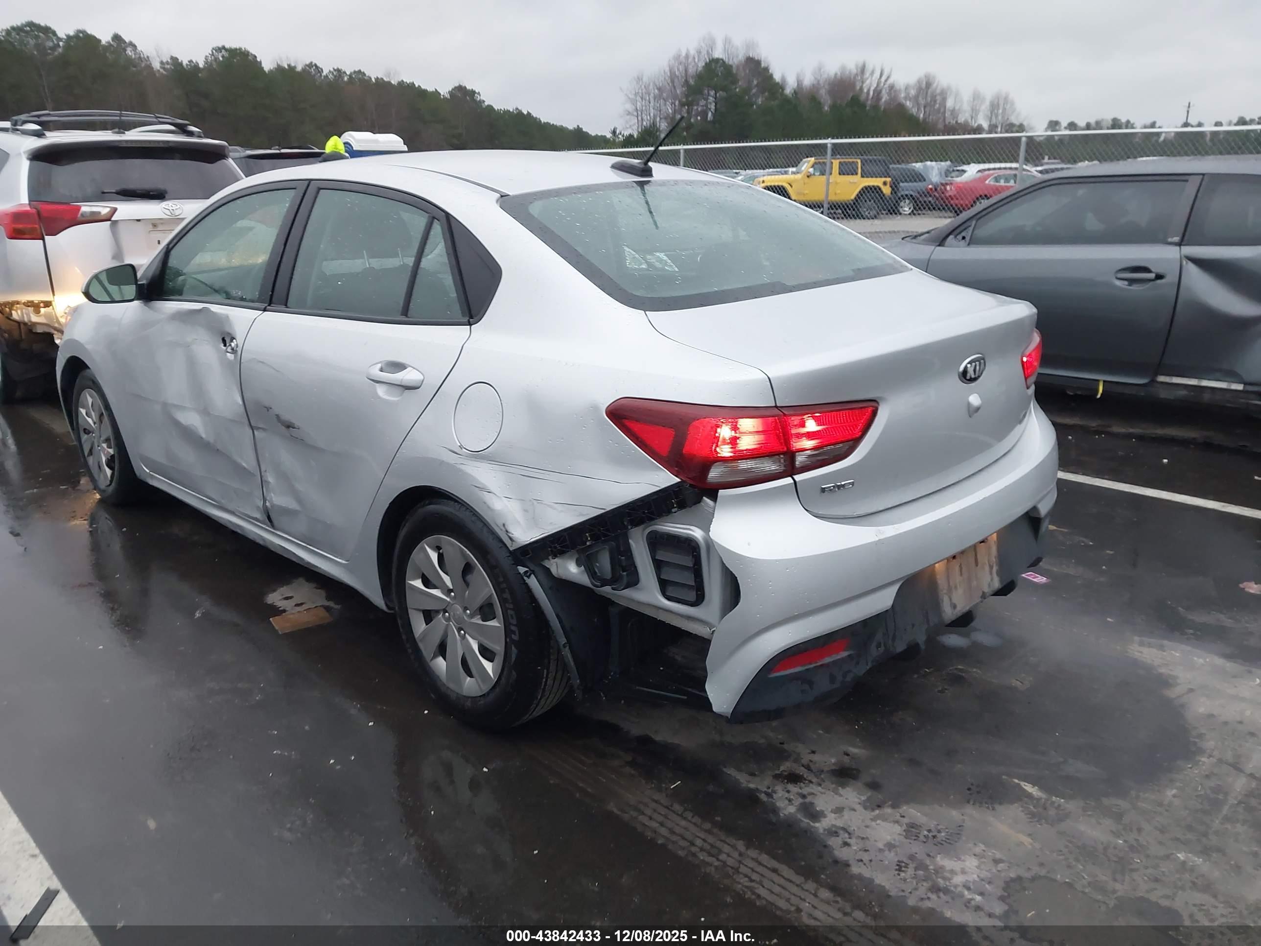 KIA RIO image 3