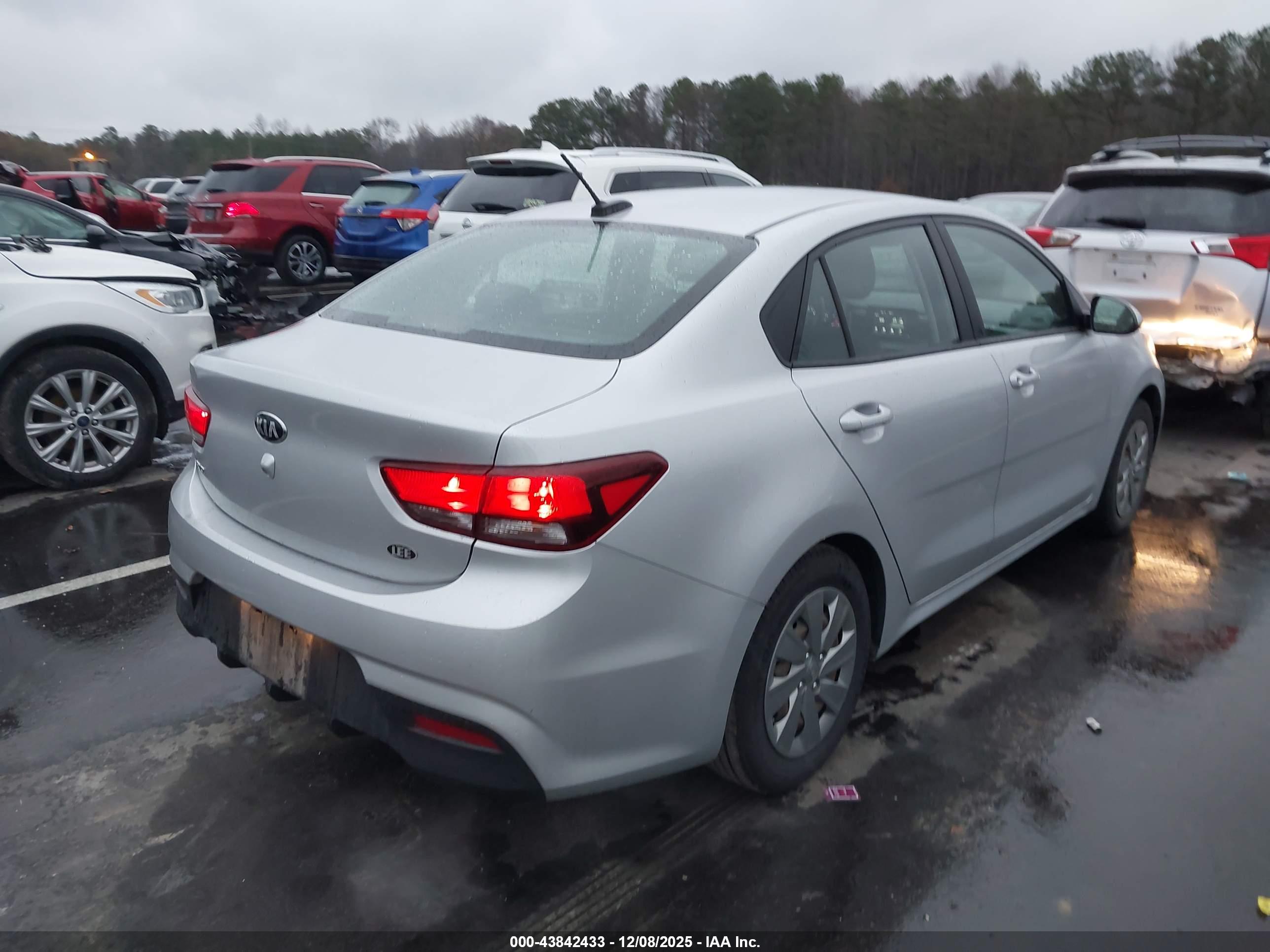 KIA RIO image 4