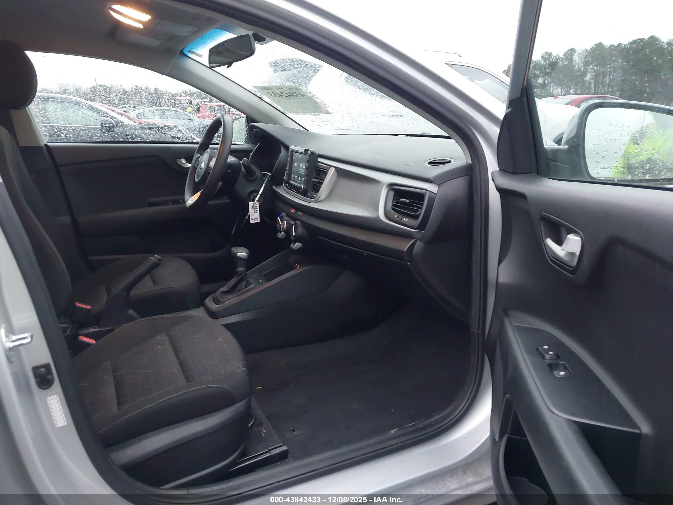 KIA RIO image 5