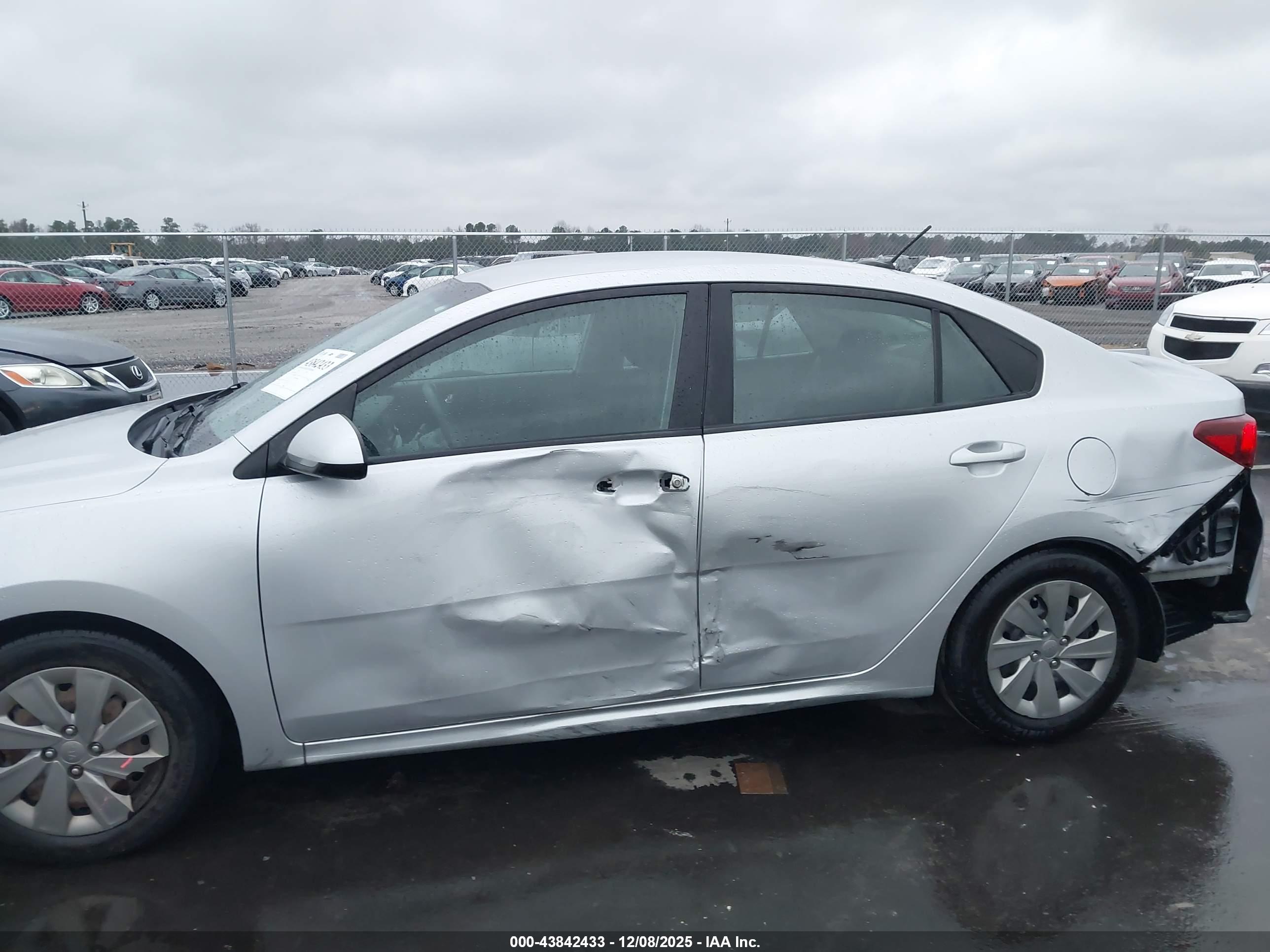 KIA RIO image 6