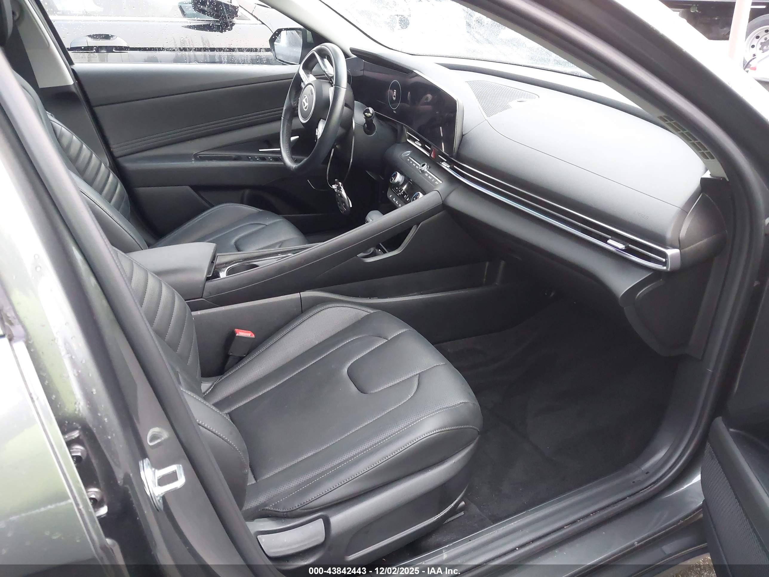 HYUNDAI ELANTRA image 5