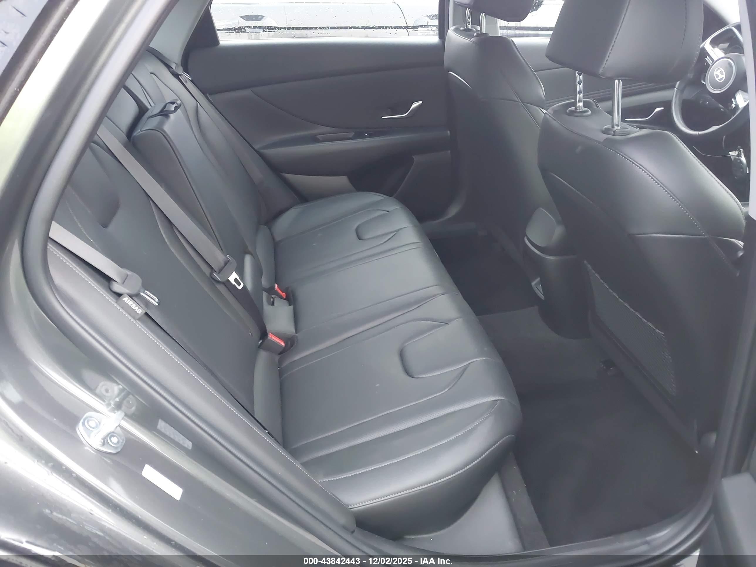 HYUNDAI ELANTRA image 8