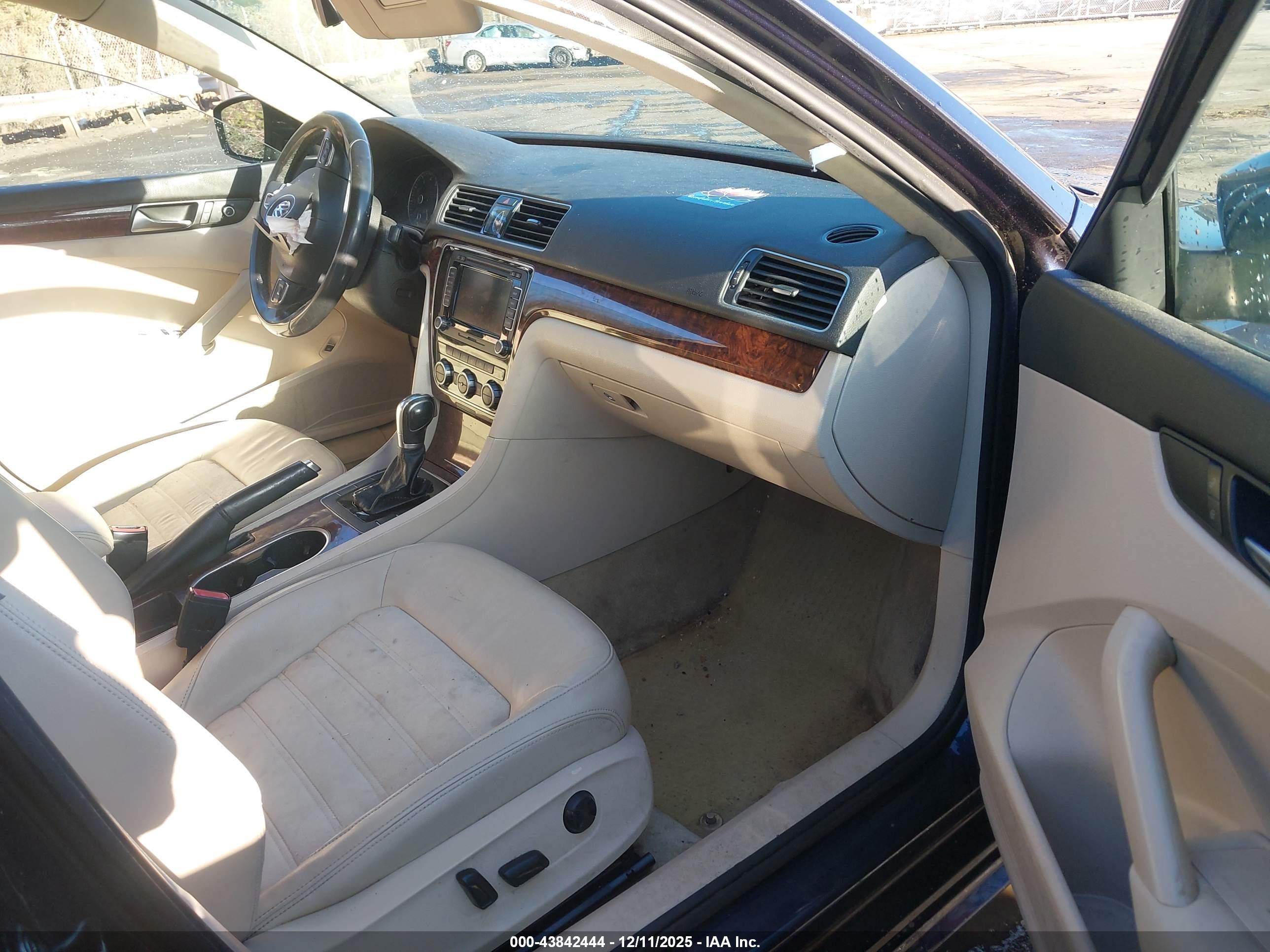 VOLKSWAGEN PASSAT image 5