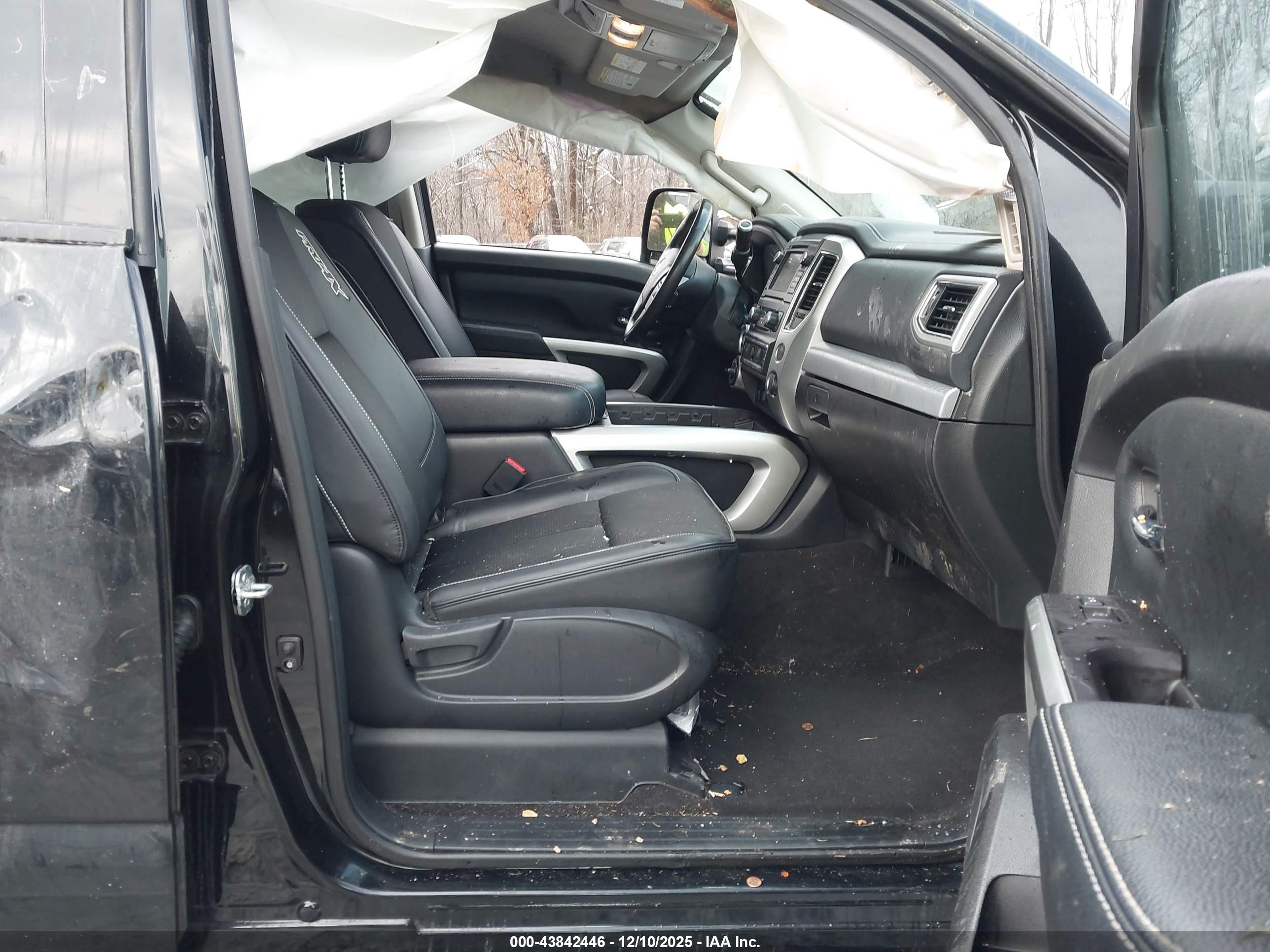 NISSAN TITAN image 5