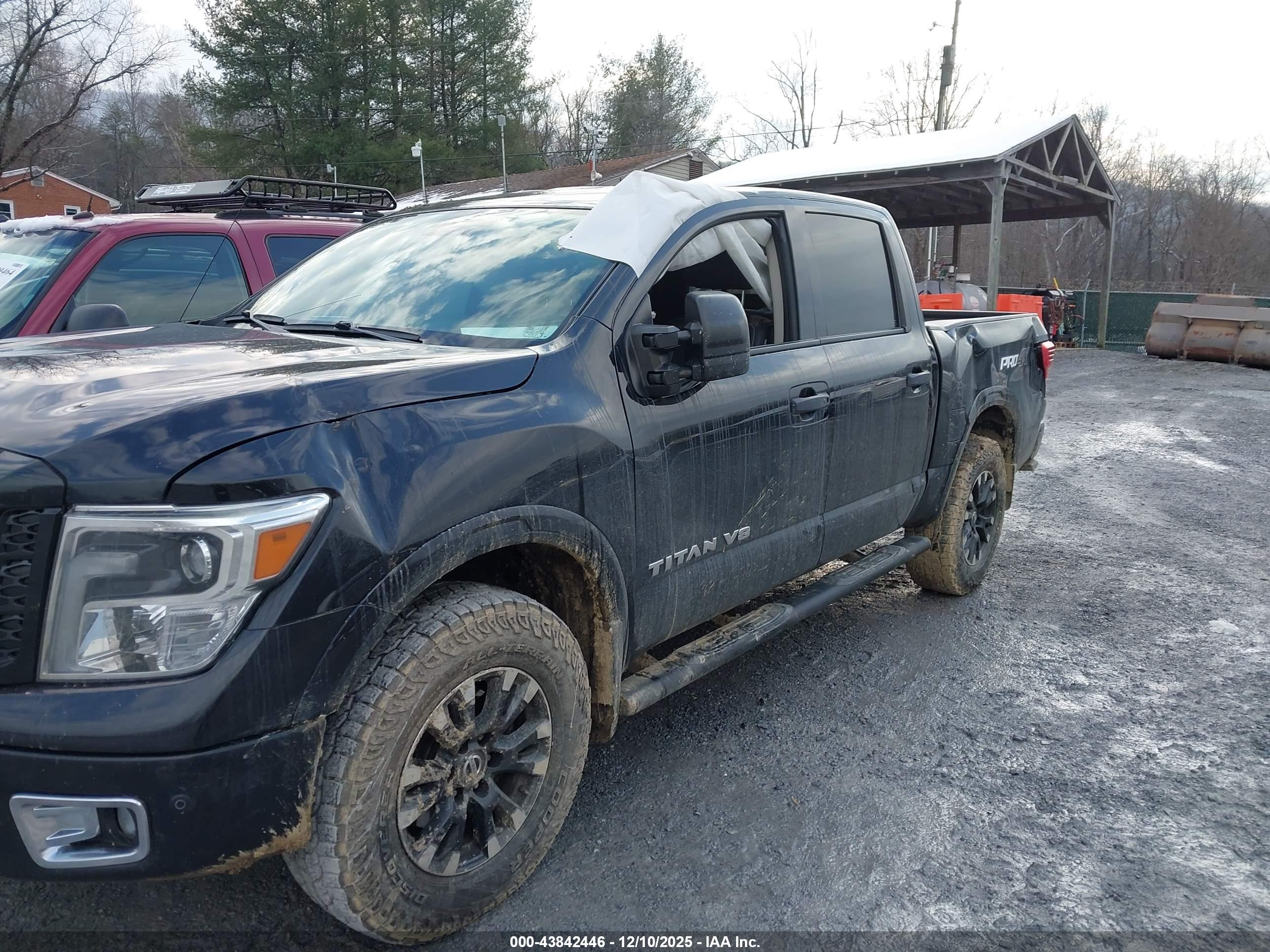 NISSAN TITAN image 6