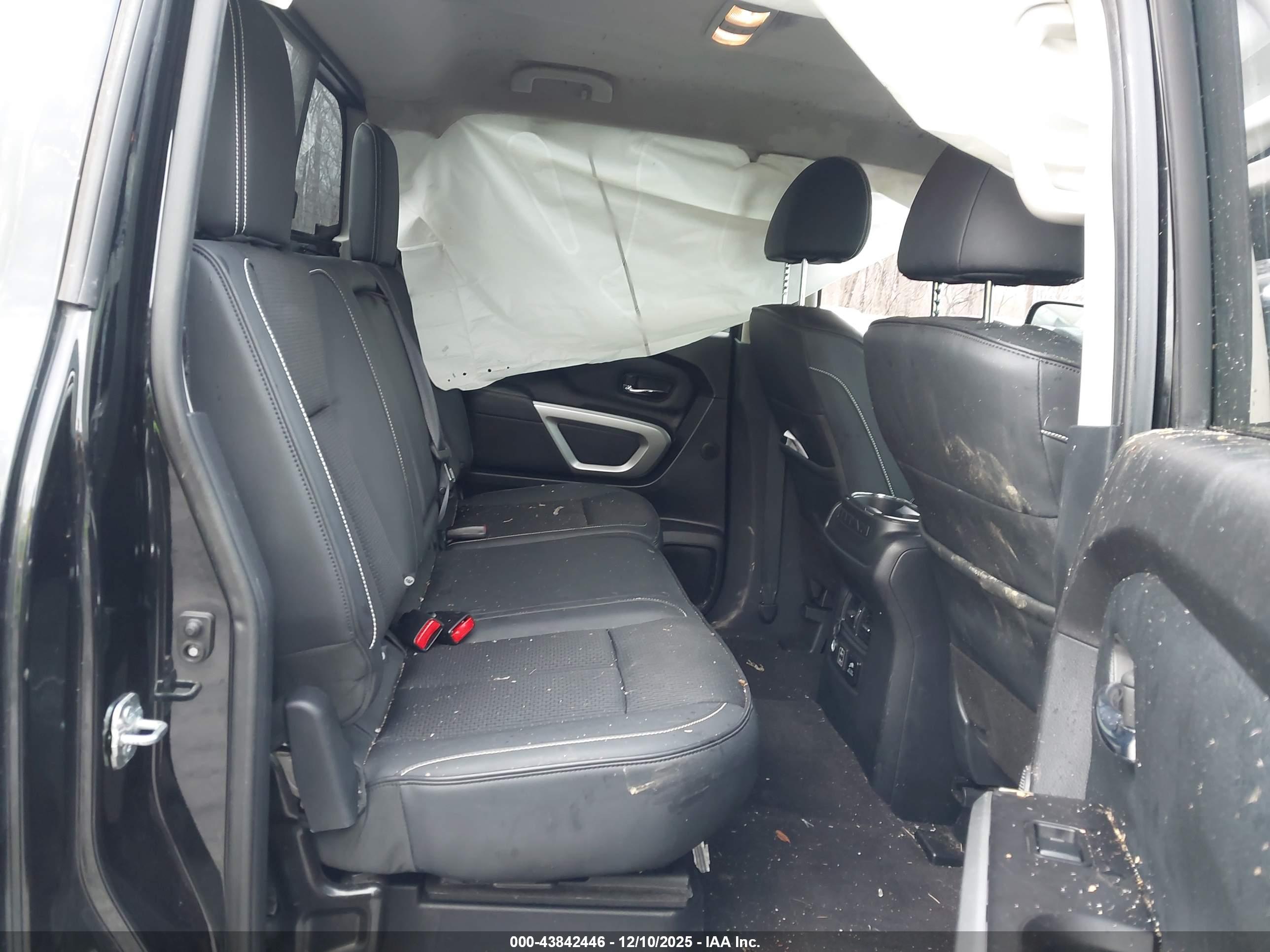 NISSAN TITAN image 8