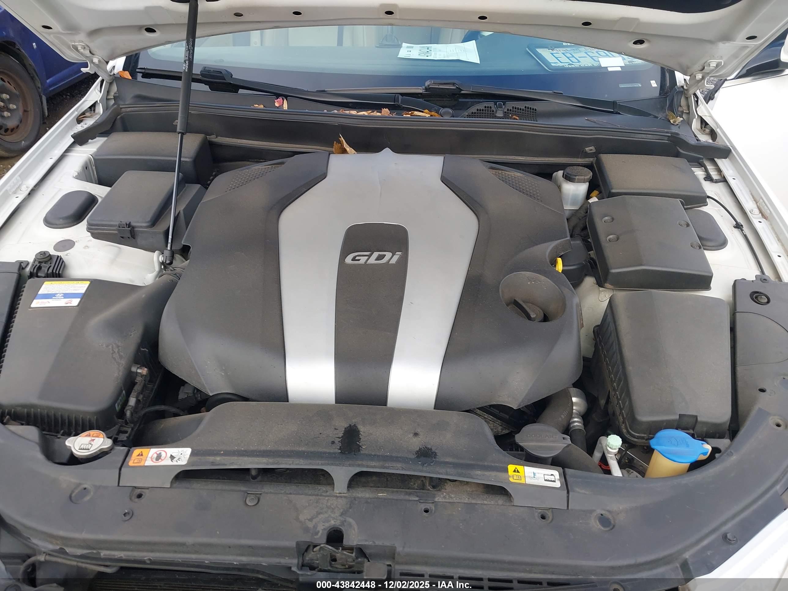 HYUNDAI GENESIS image 10
