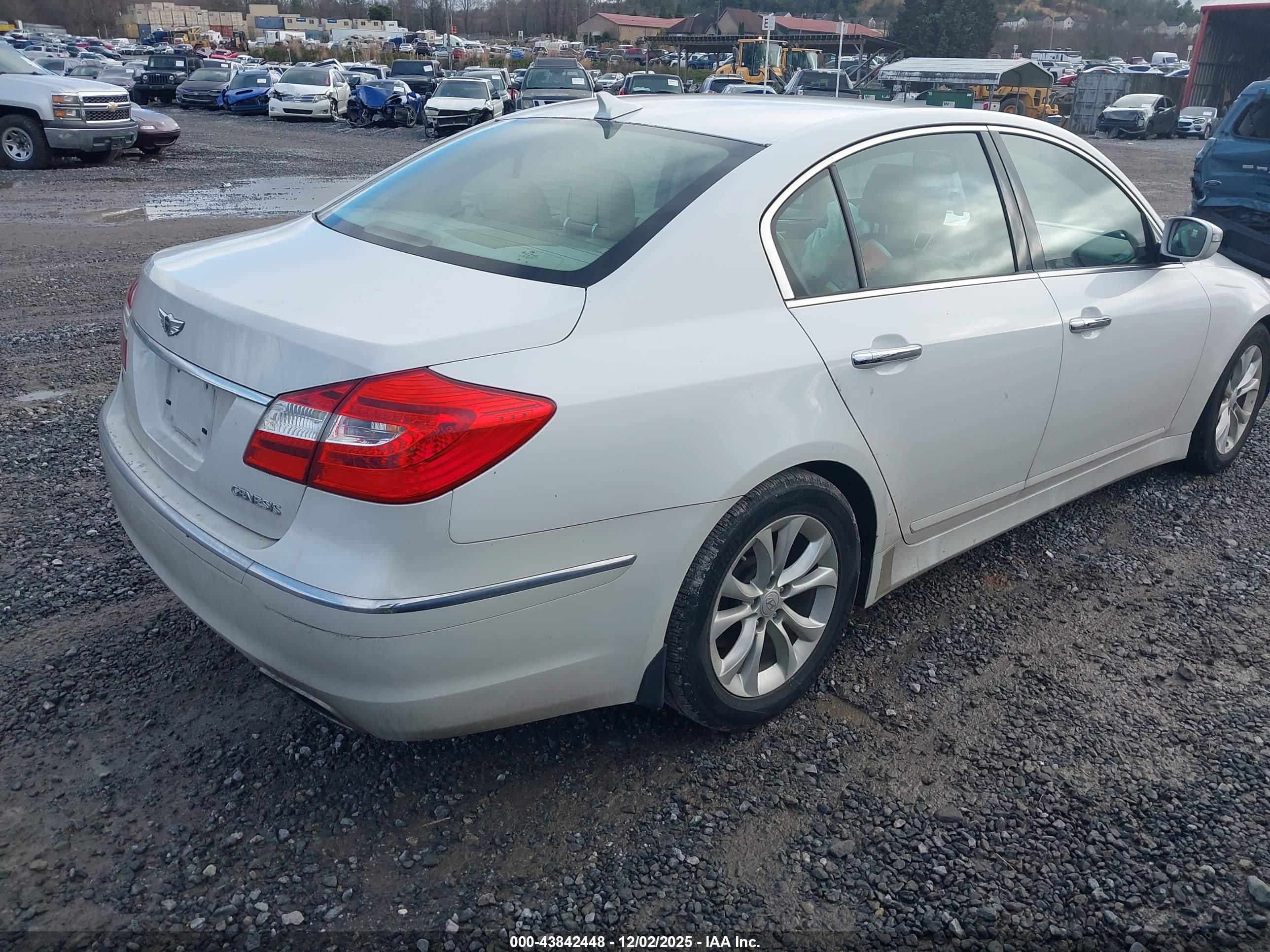 HYUNDAI GENESIS image 4