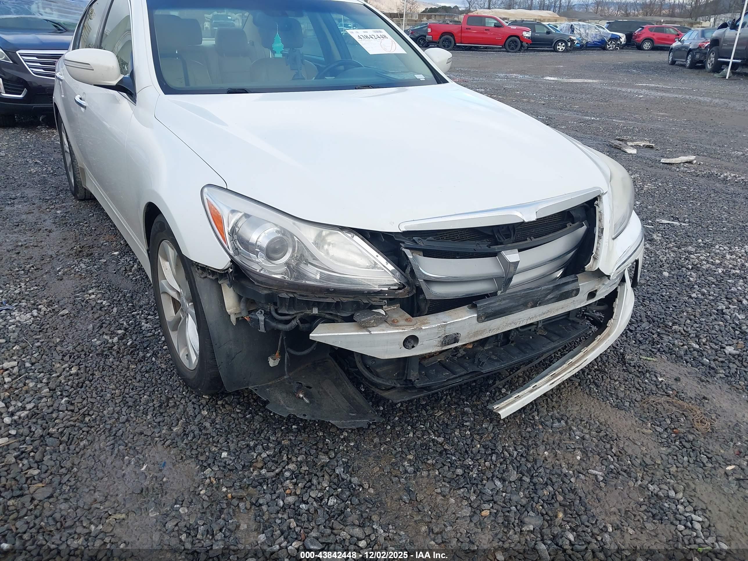 HYUNDAI GENESIS image 6