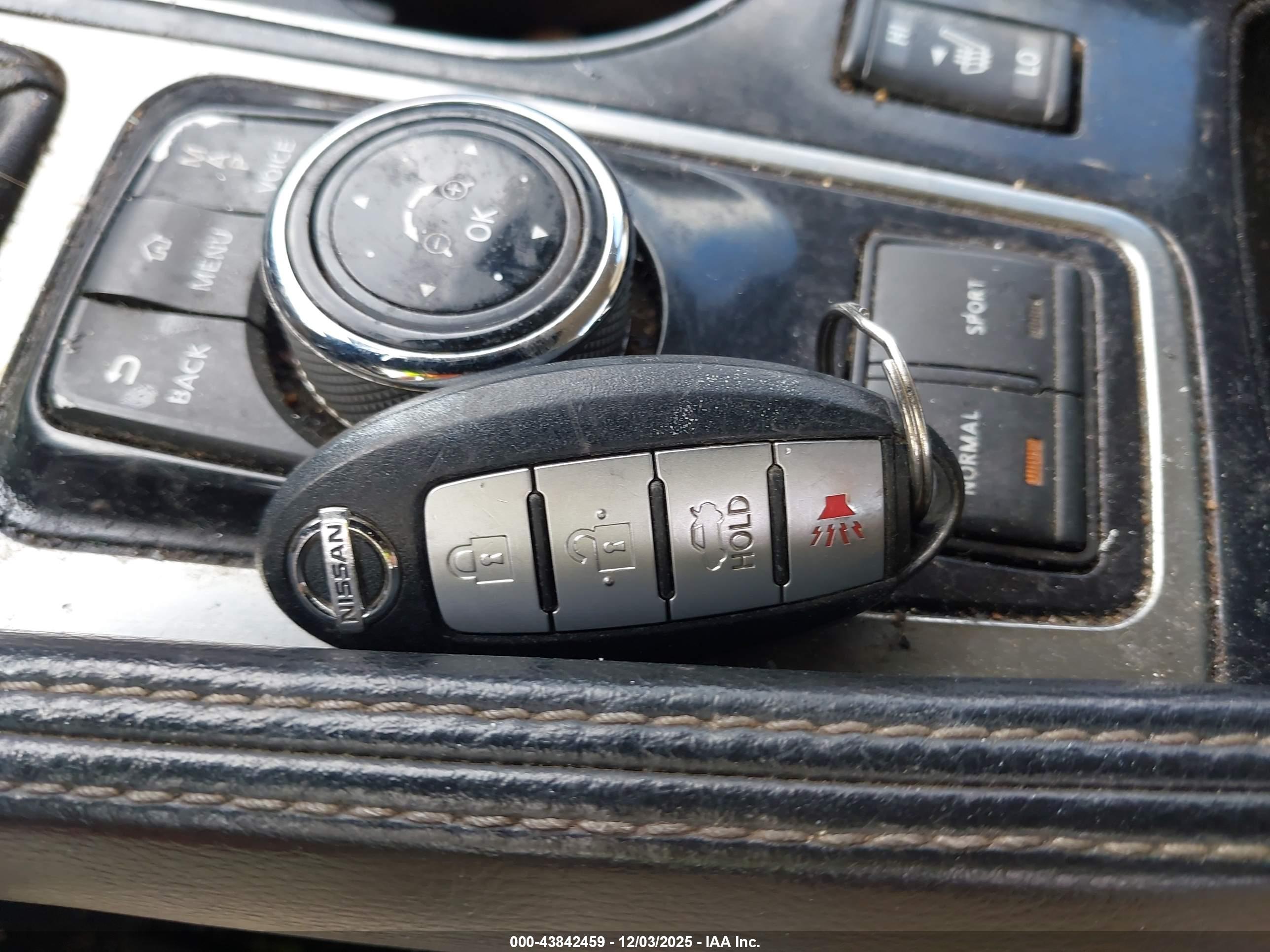 NISSAN MAXIMA image 11