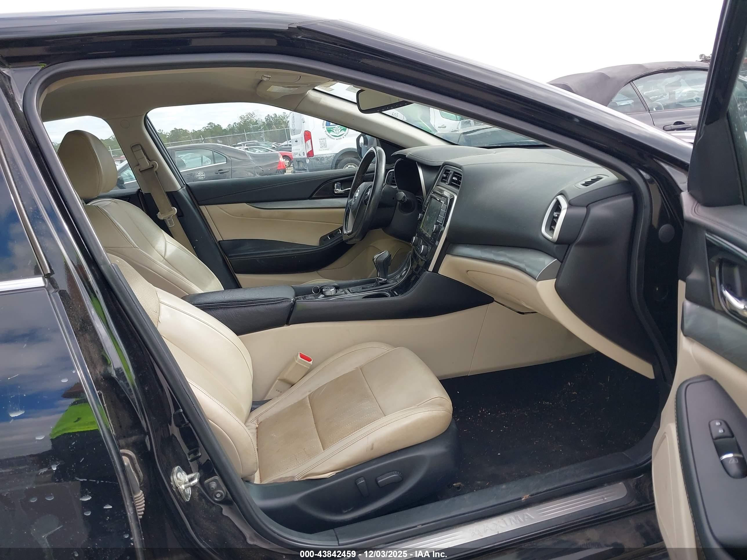 NISSAN MAXIMA image 5