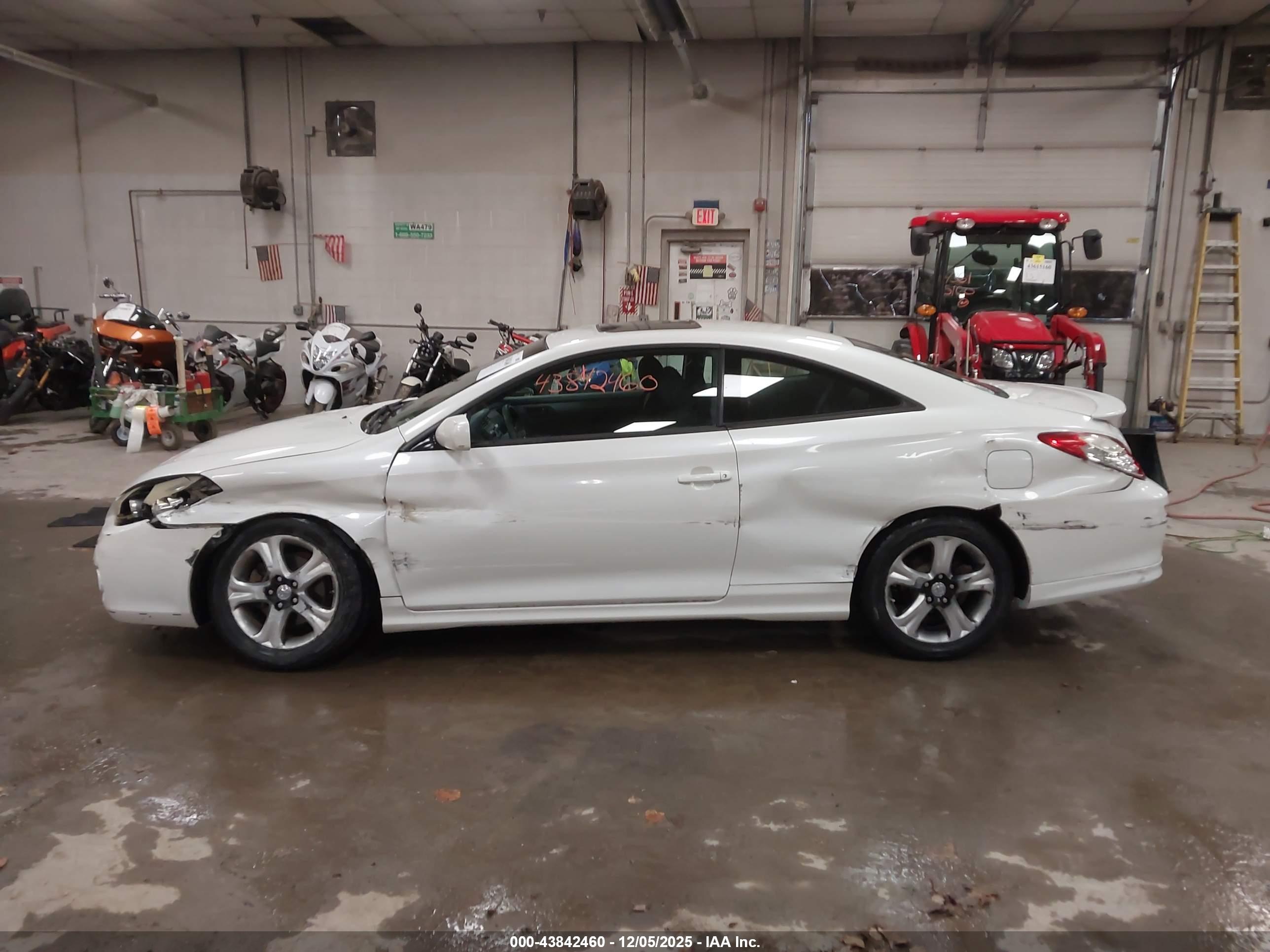 TOYOTA CAMRY image 6