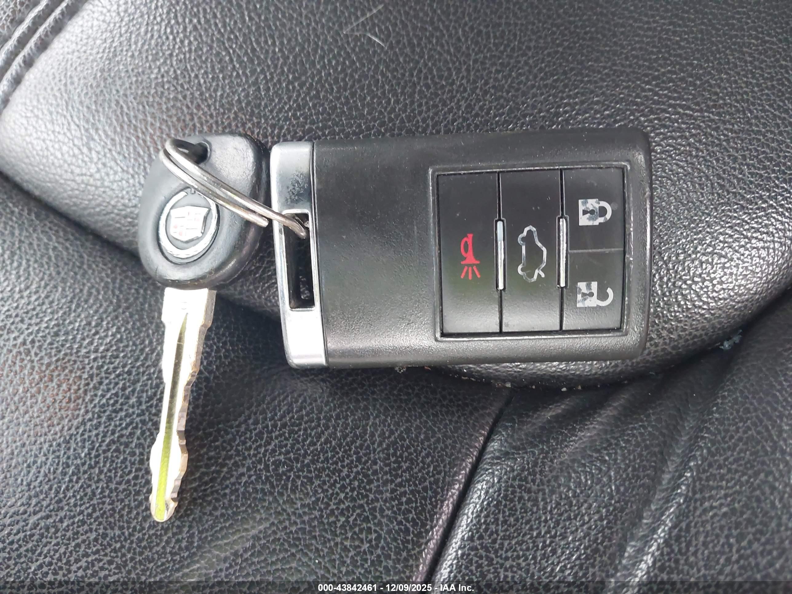 CADILLAC CTS image 11