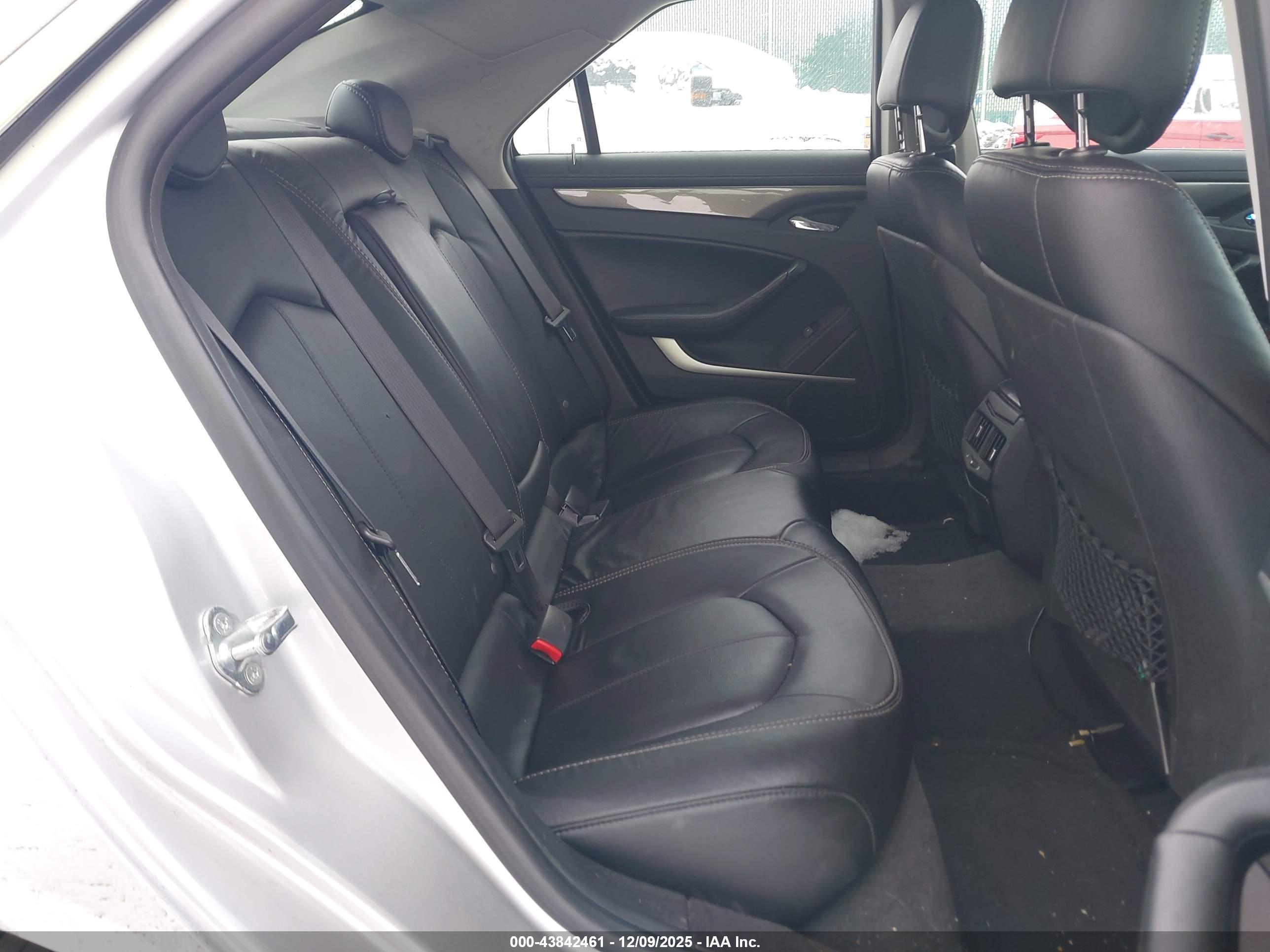CADILLAC CTS image 8
