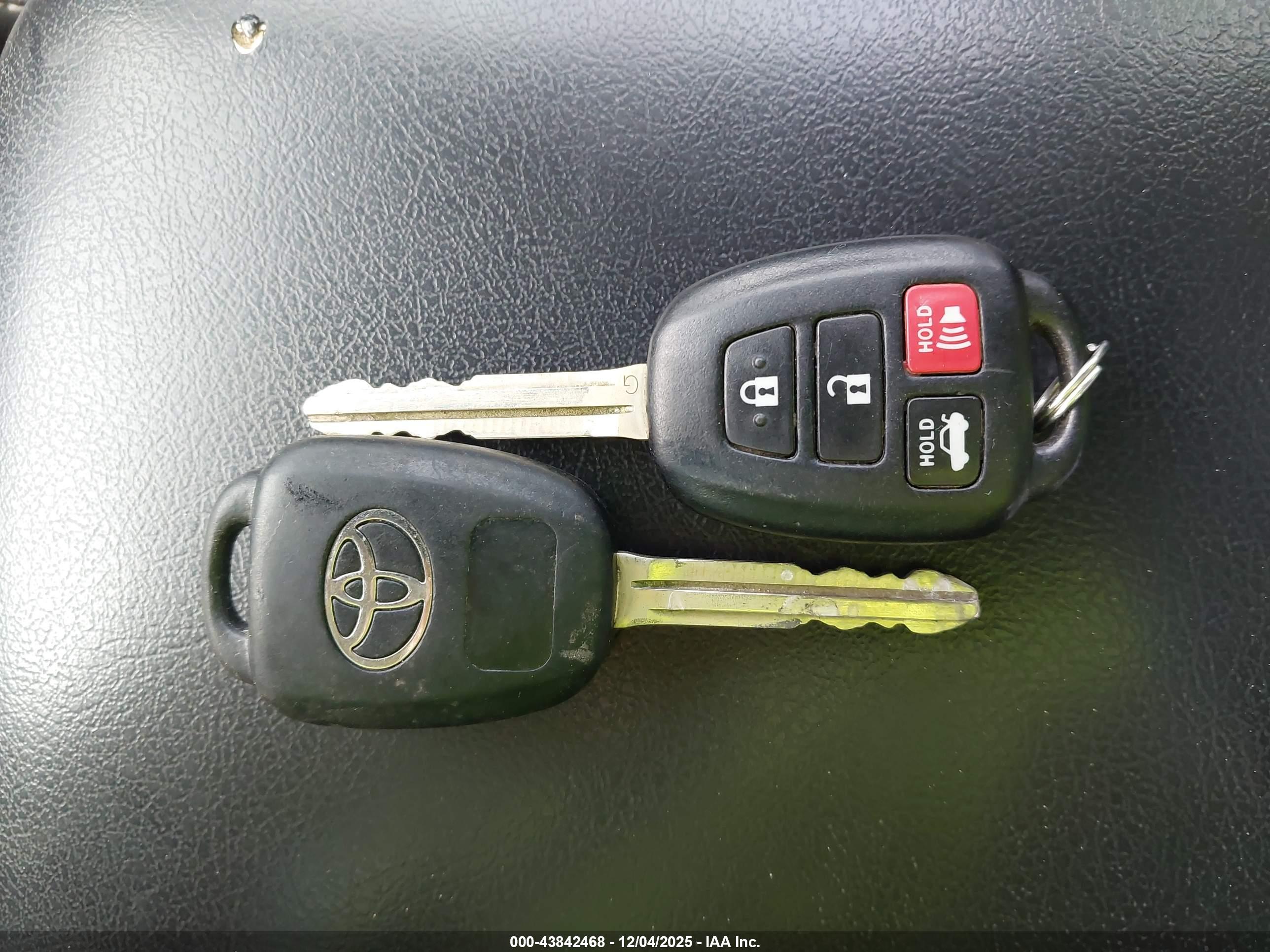 TOYOTA CAMRY image 11