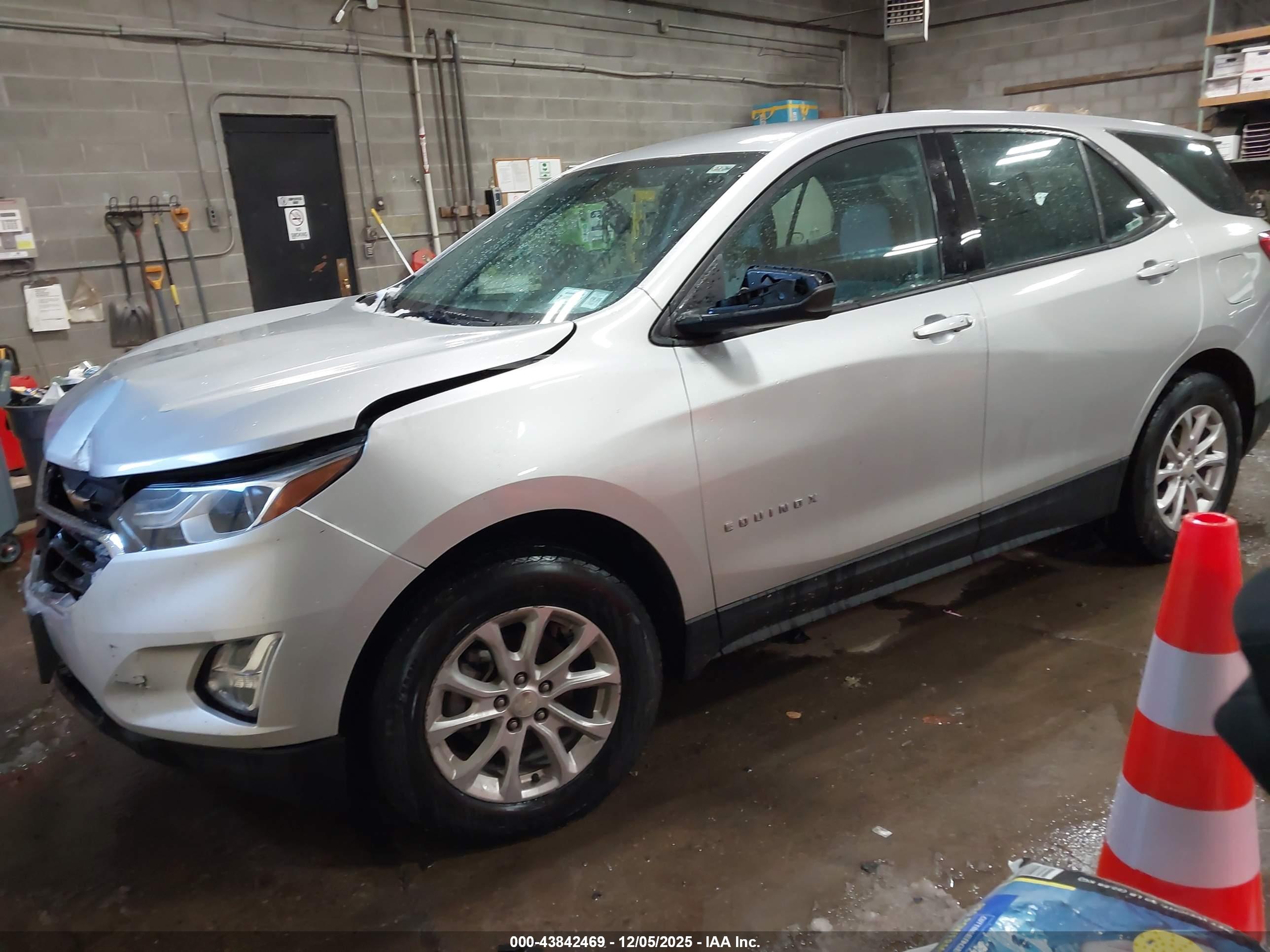CHEVROLET EQUINOX image 2