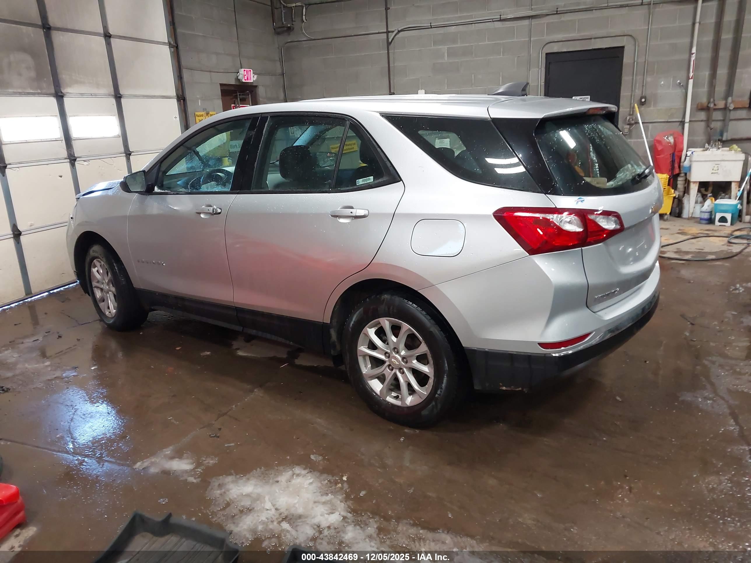 CHEVROLET EQUINOX image 3
