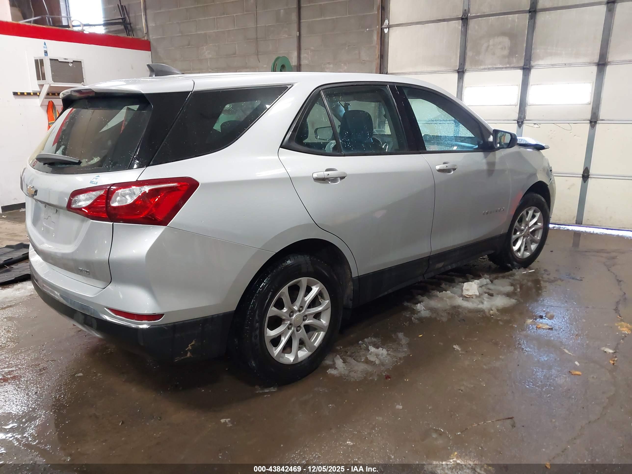 CHEVROLET EQUINOX image 4