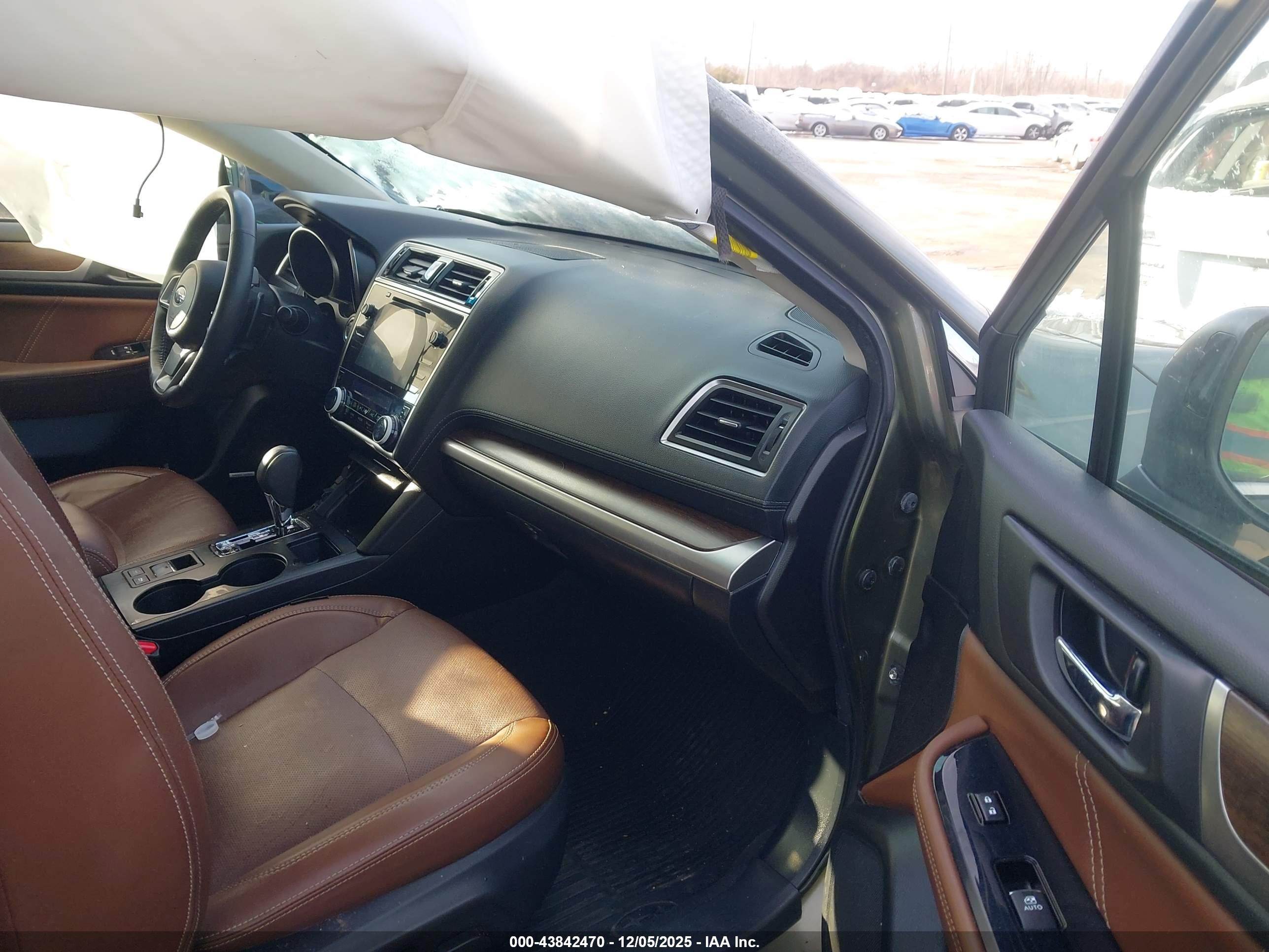 SUBARU OUTBACK image 5