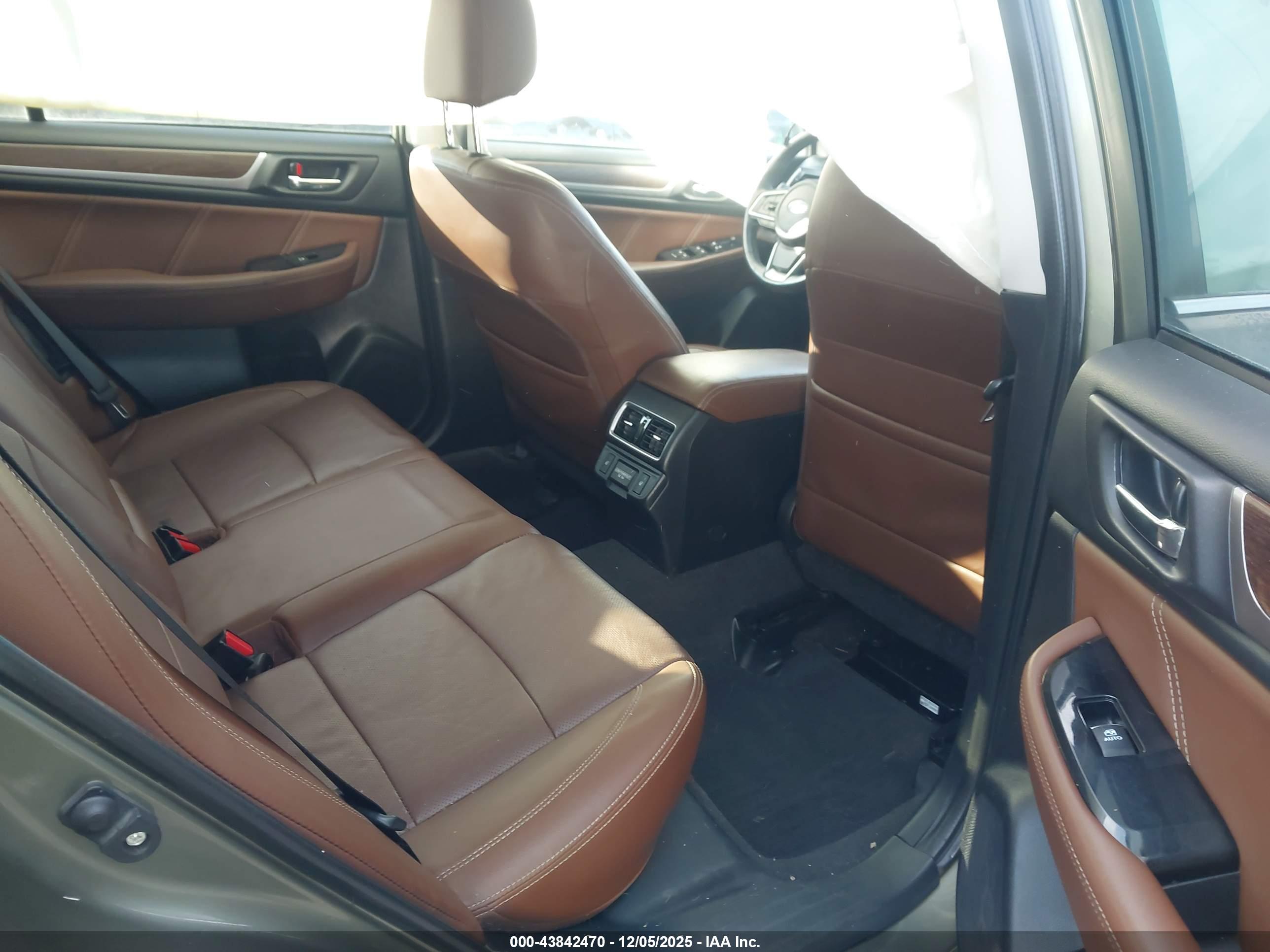 SUBARU OUTBACK image 8