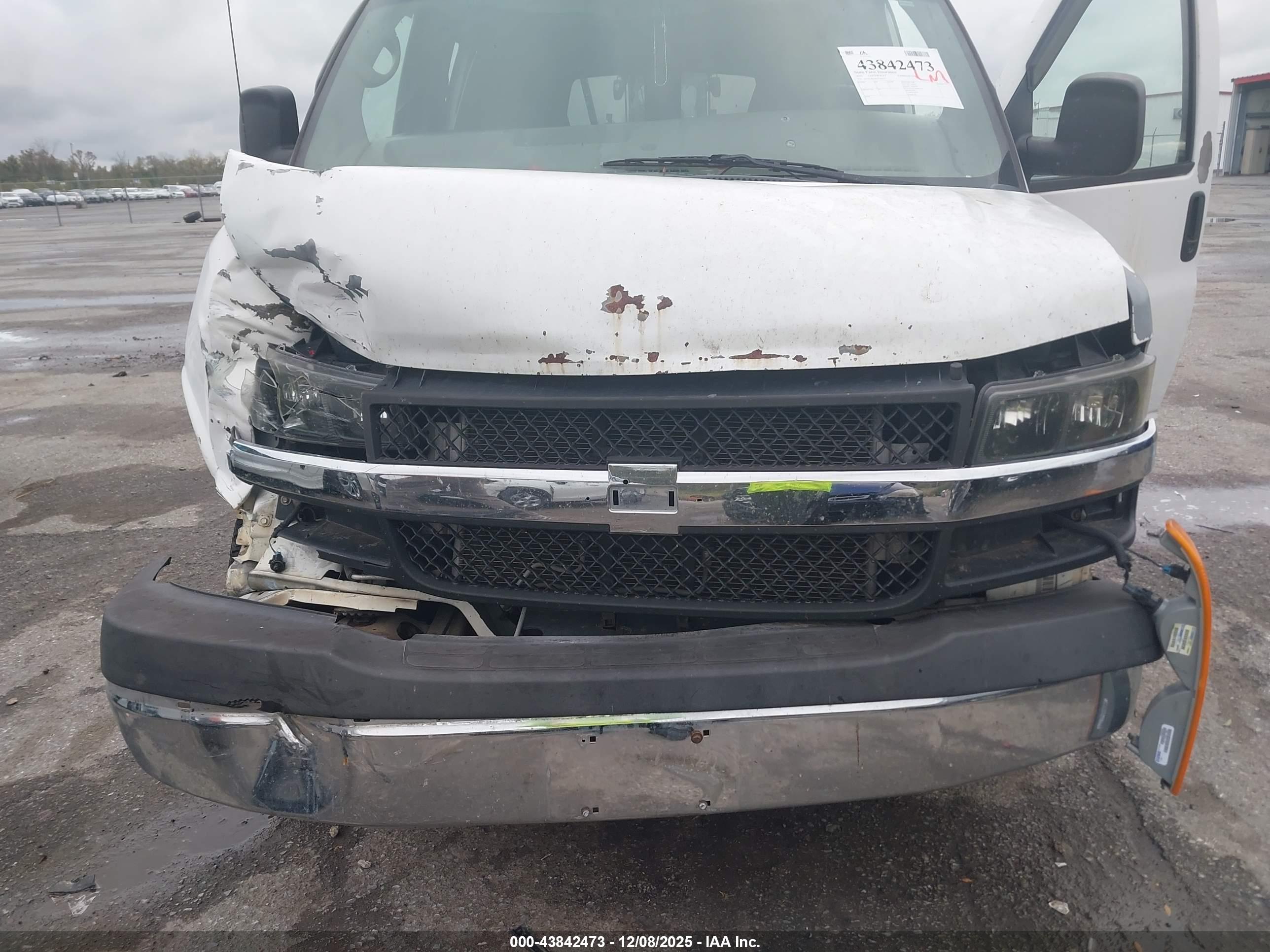CHEVROLET EXPRESS image 10