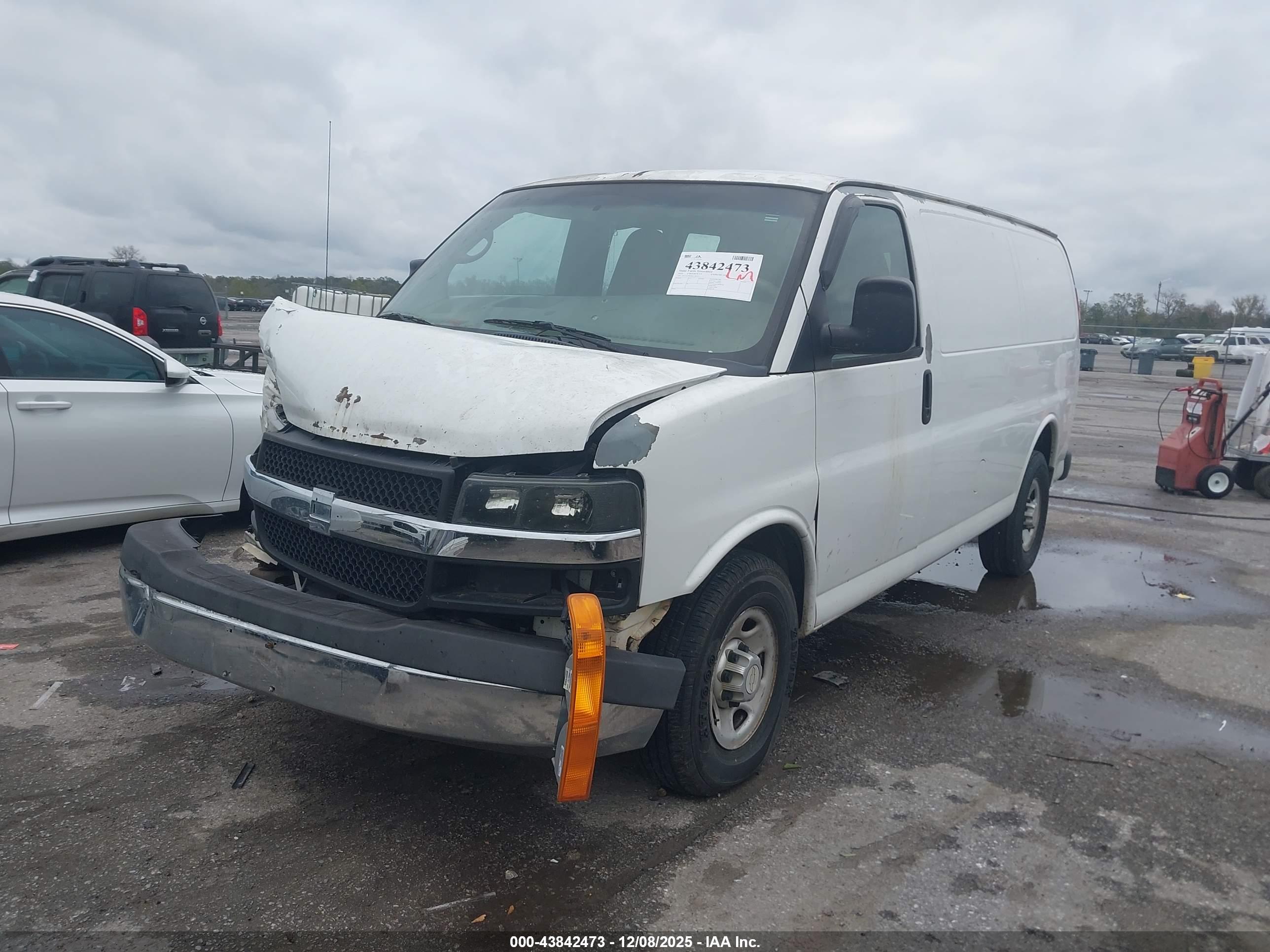 CHEVROLET EXPRESS image 2
