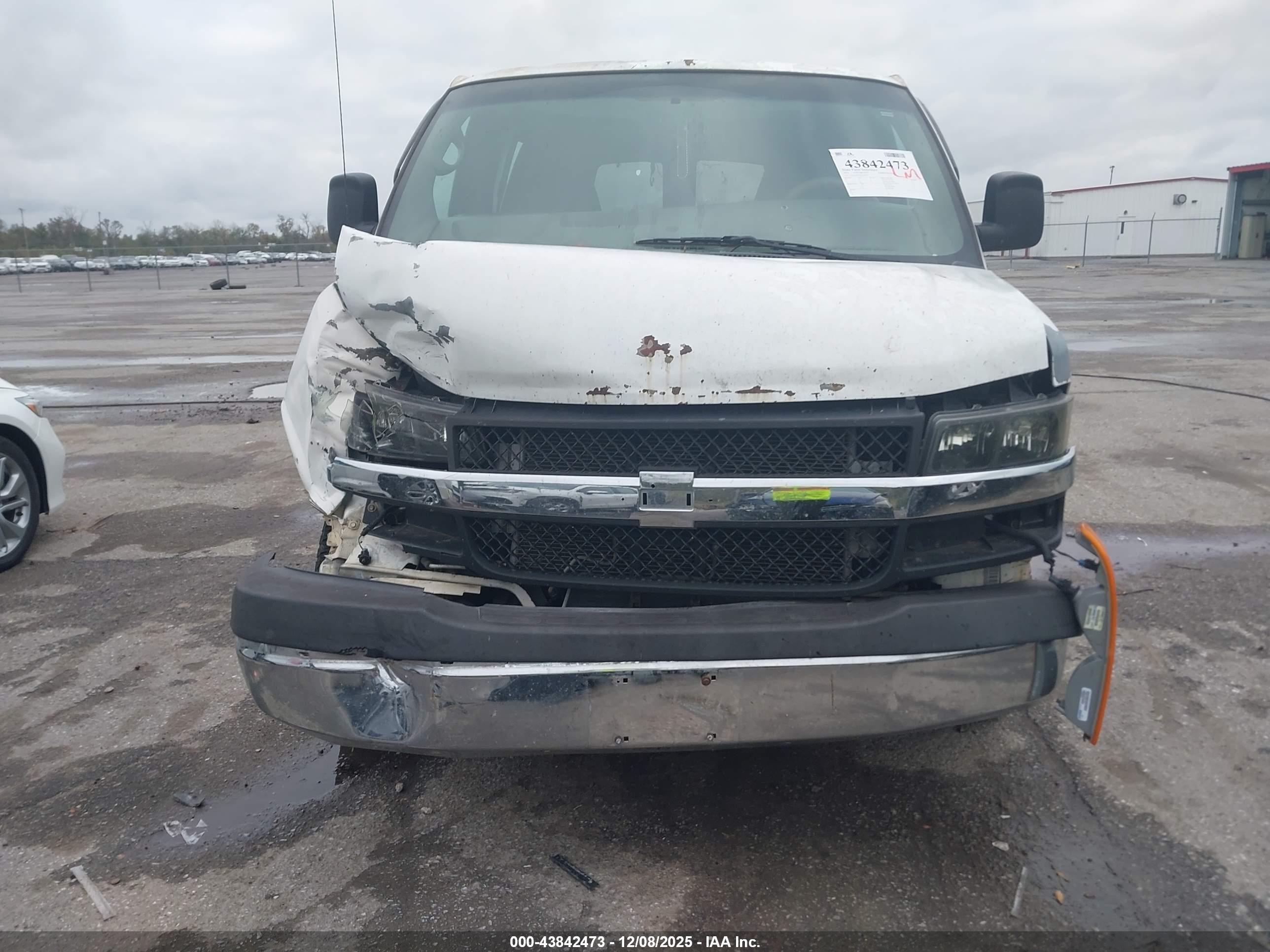 CHEVROLET EXPRESS image 6