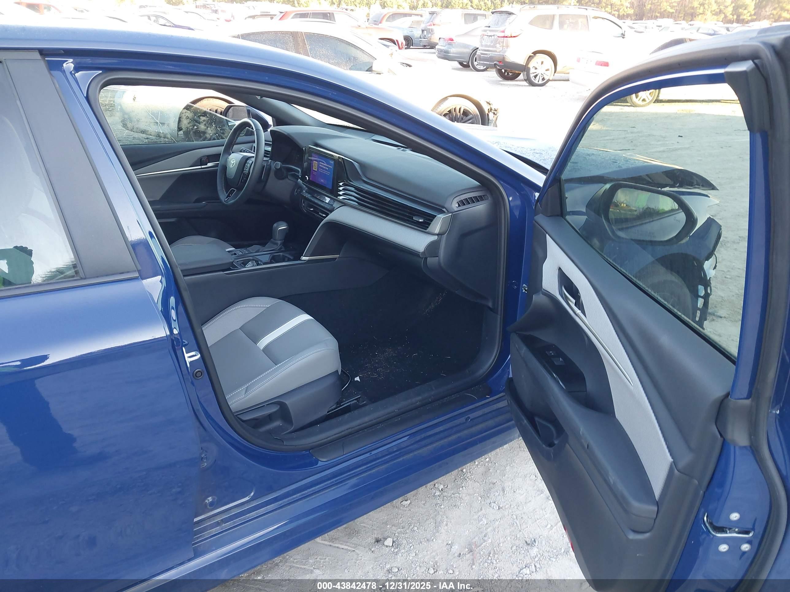 TOYOTA CAMRY image 5