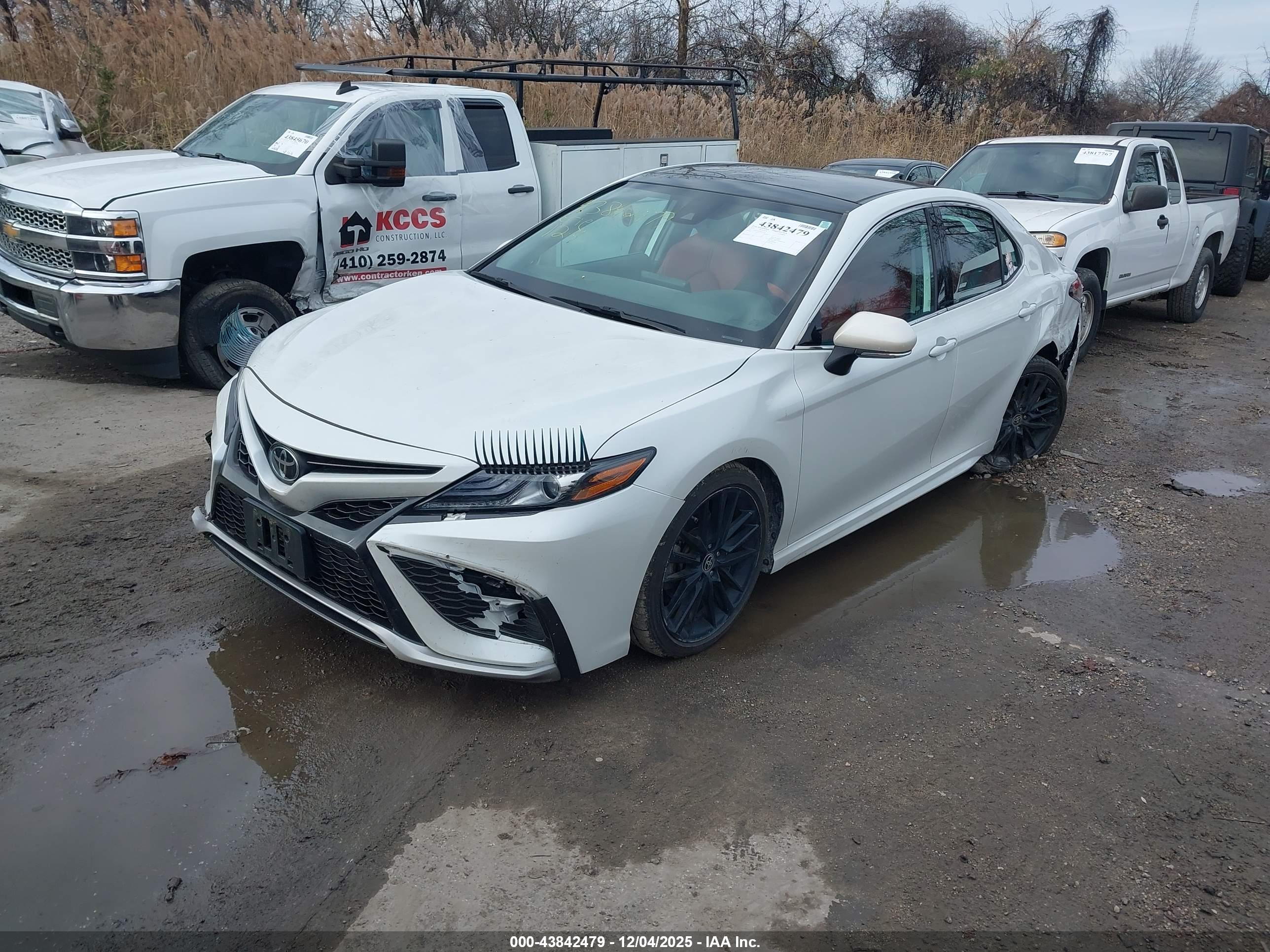 TOYOTA CAMRY image 2
