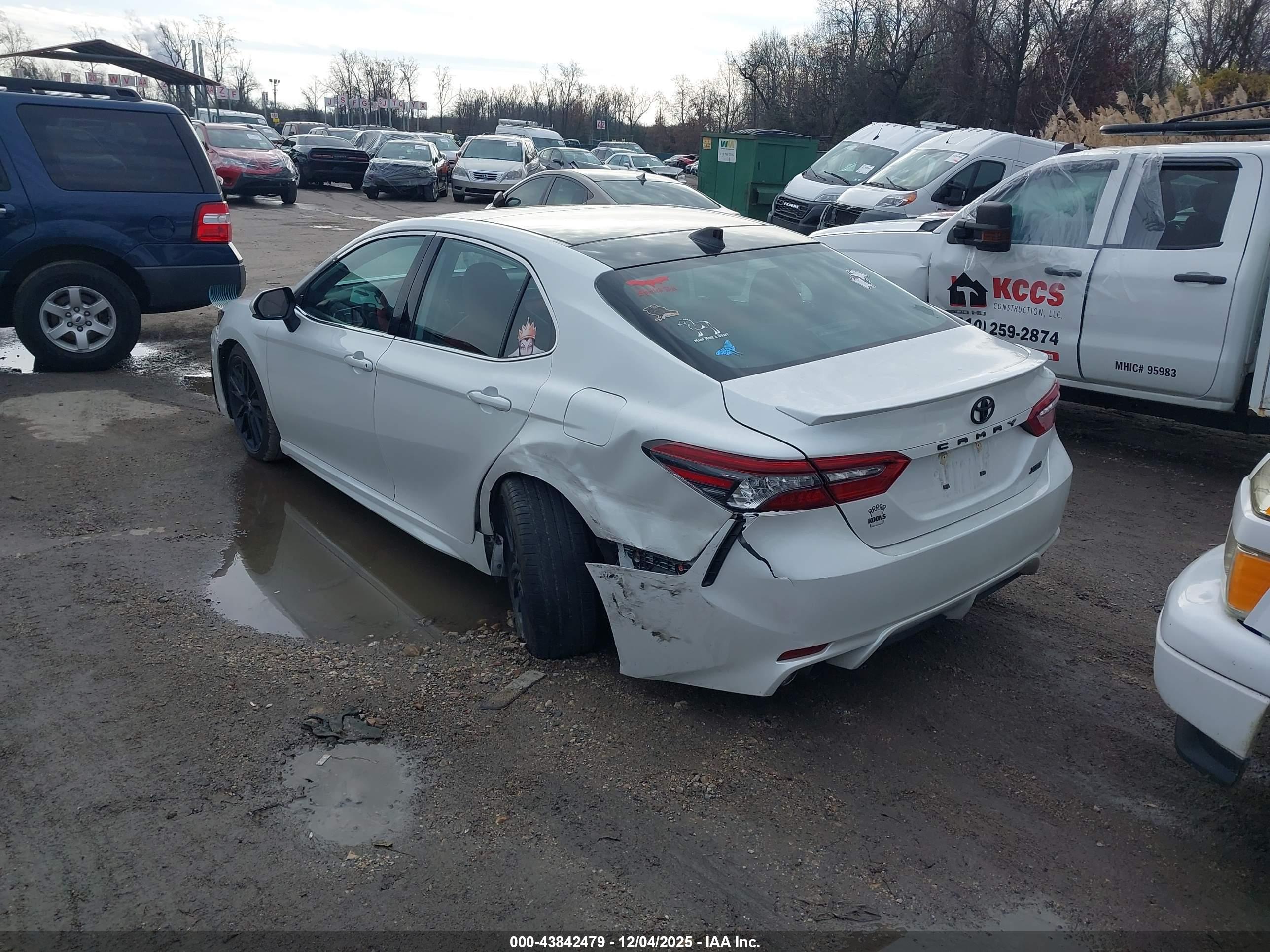 TOYOTA CAMRY image 3