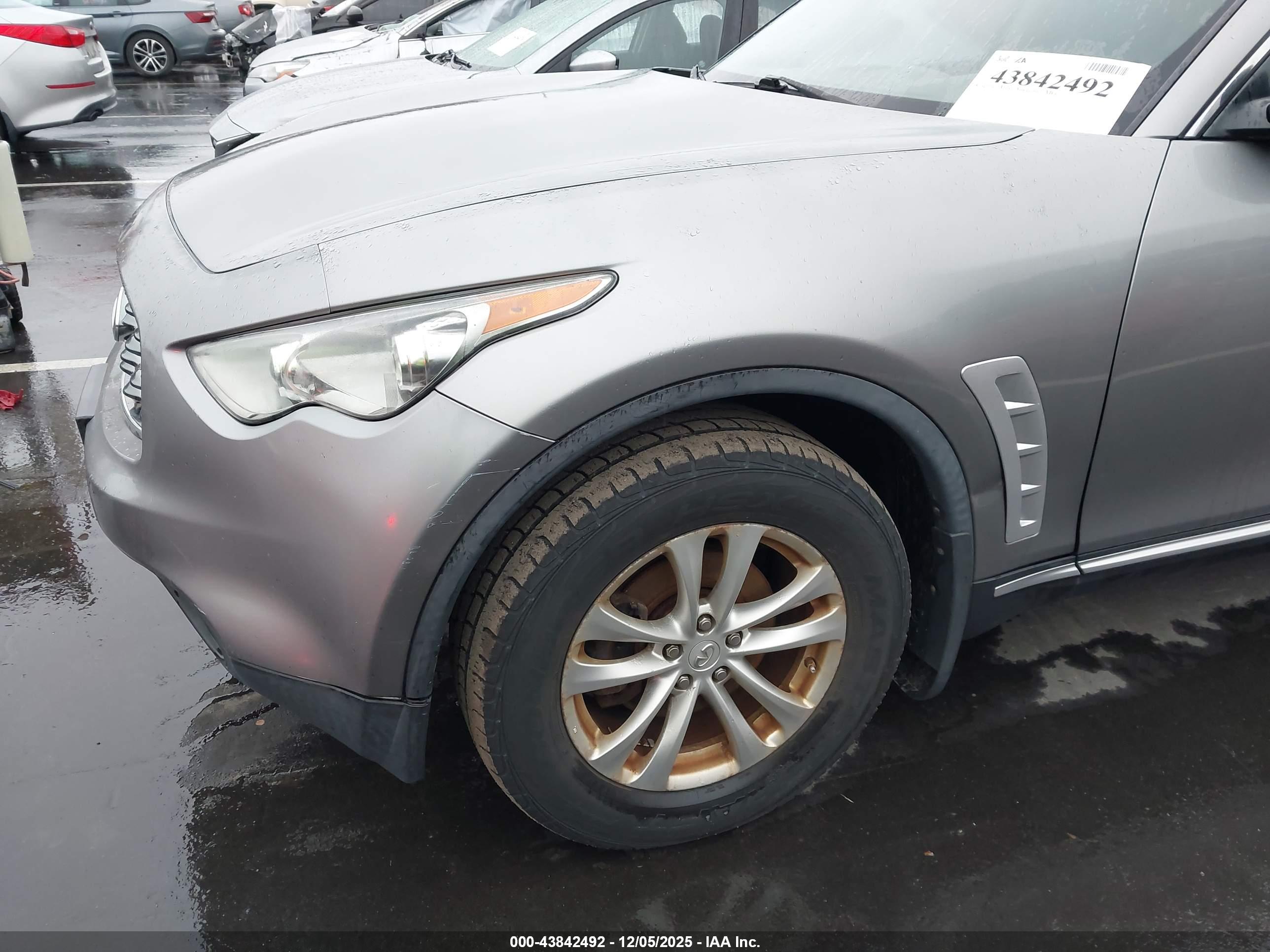INFINITI FX35 image 6