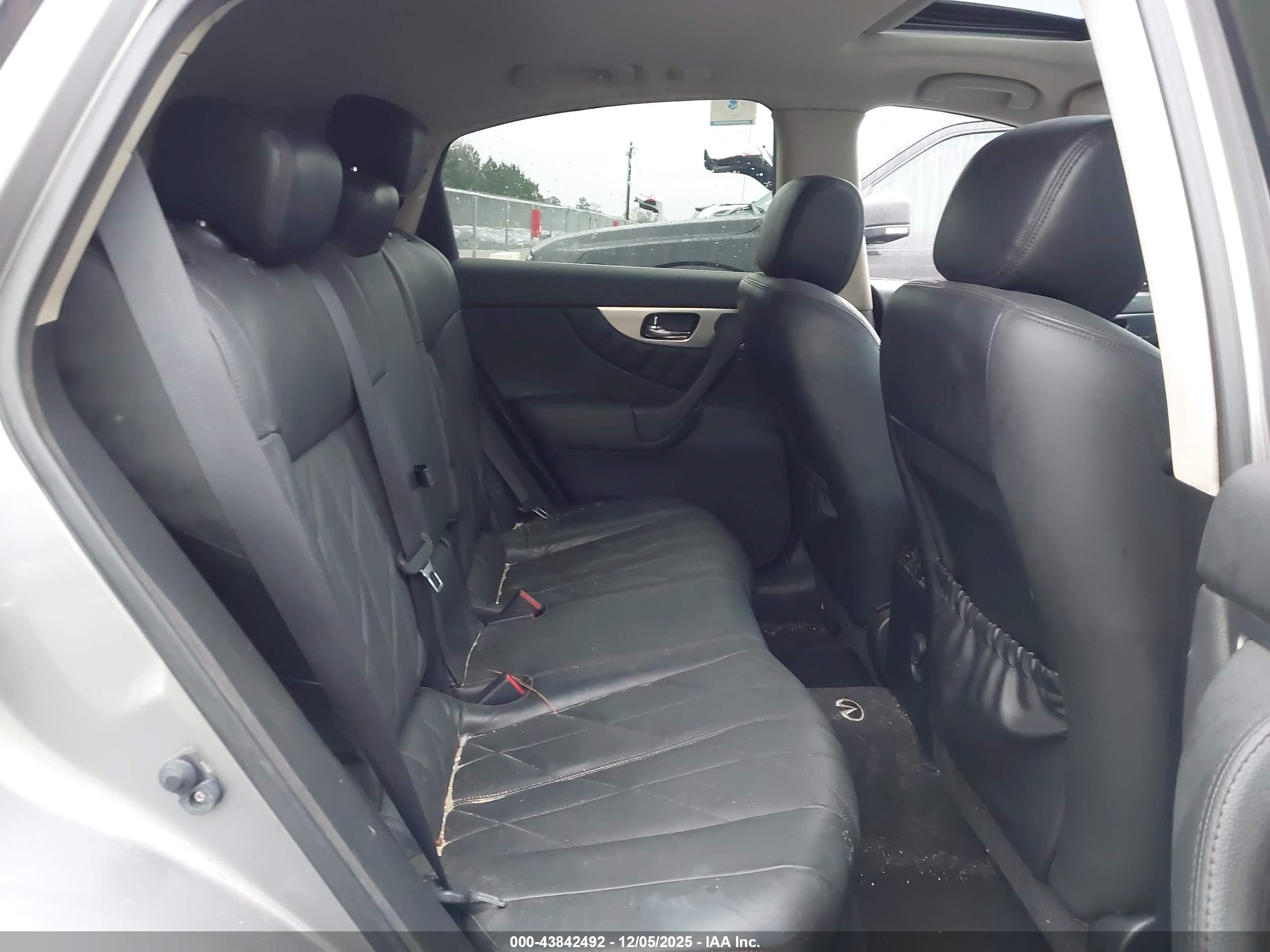 INFINITI FX35 image 8