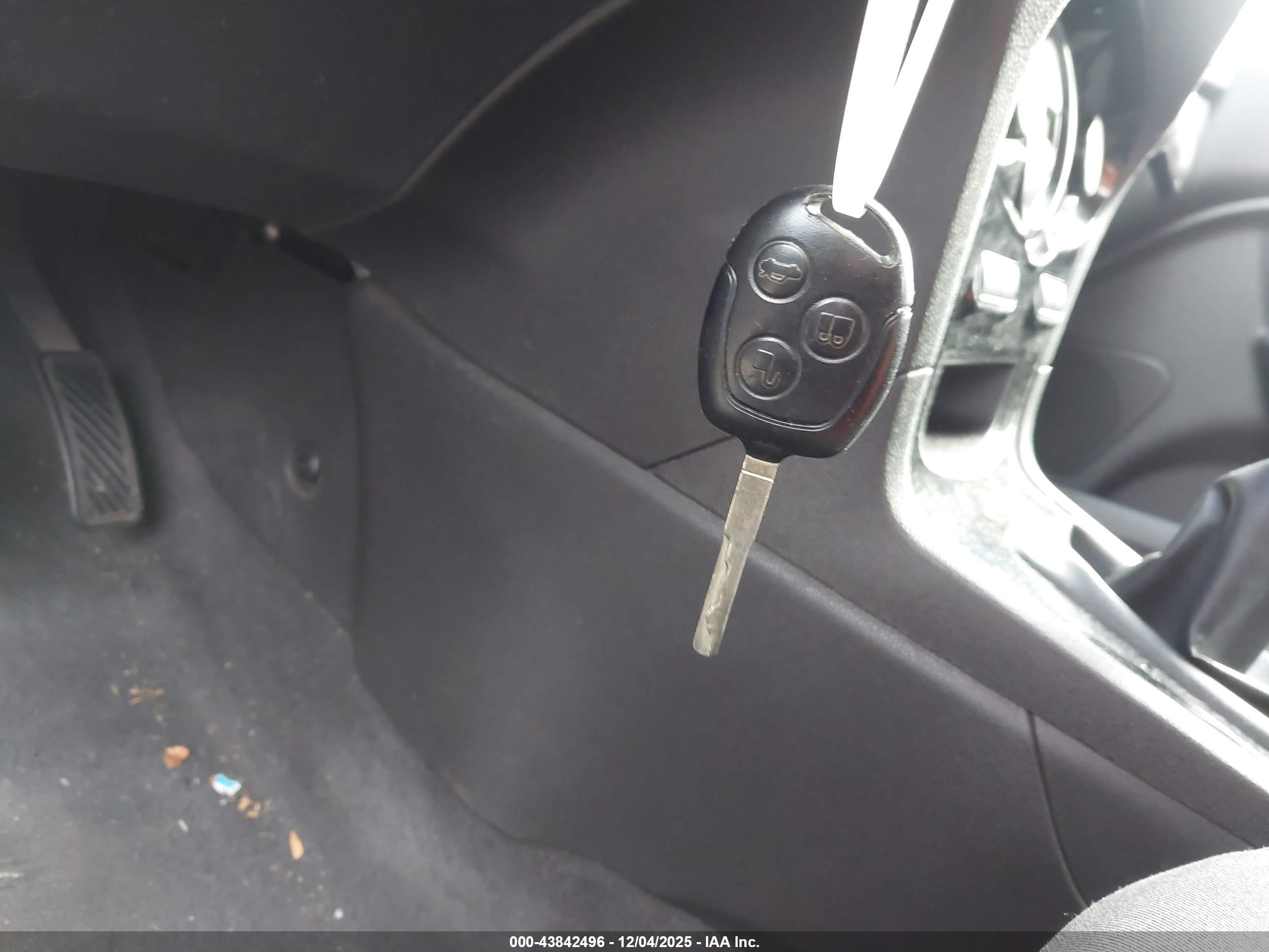 FORD FIESTA image 11