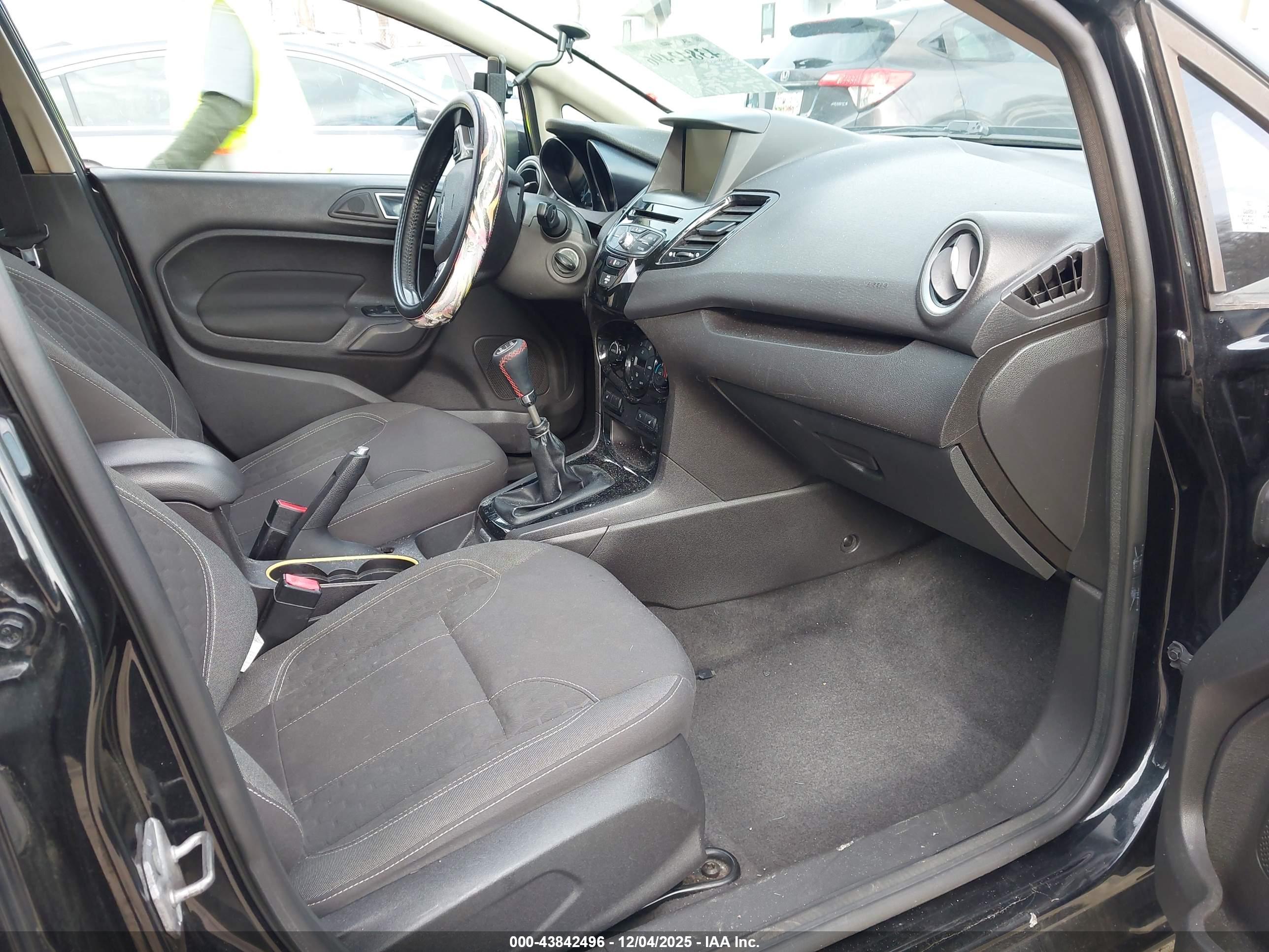 FORD FIESTA image 5