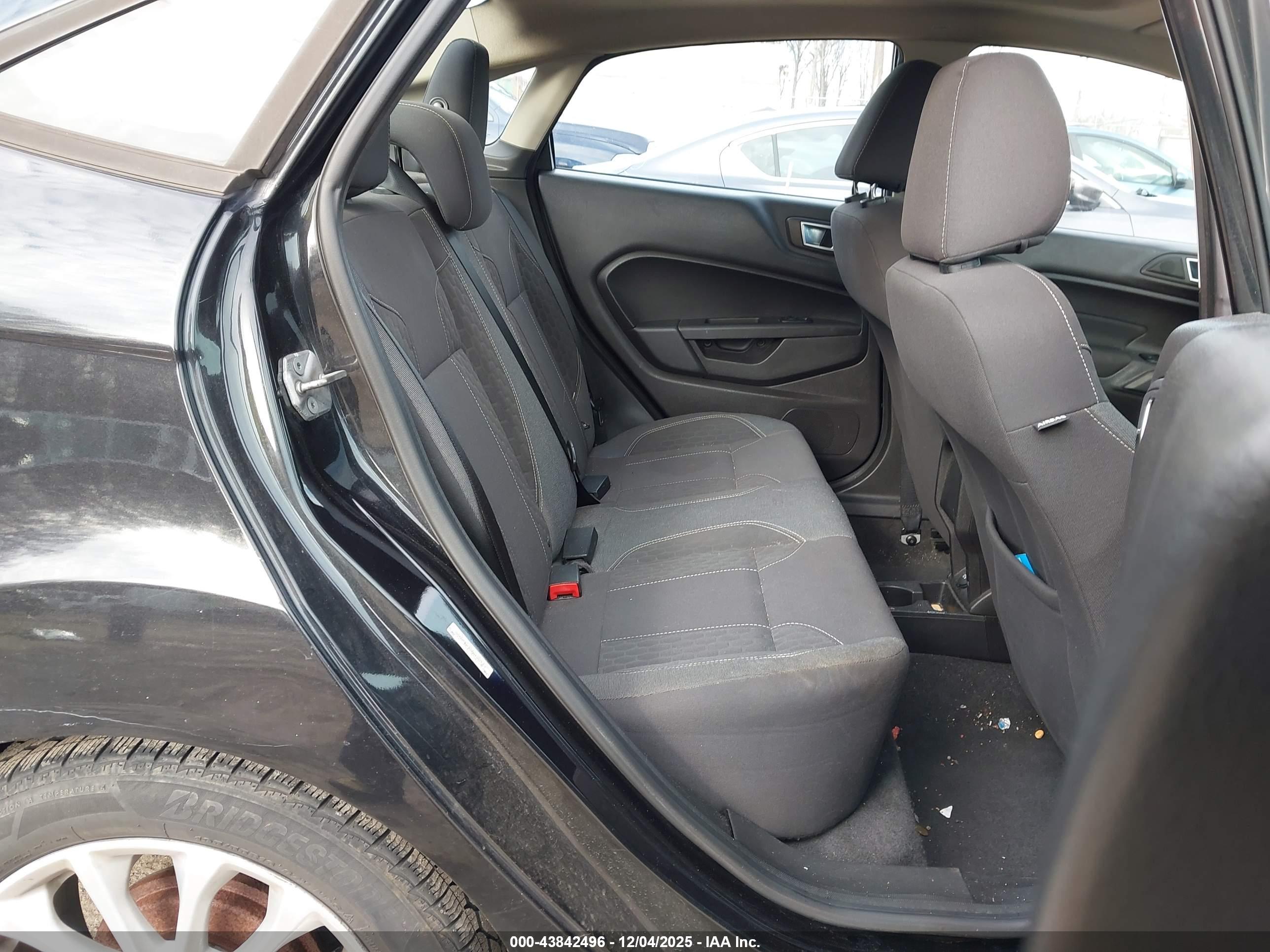 FORD FIESTA image 8