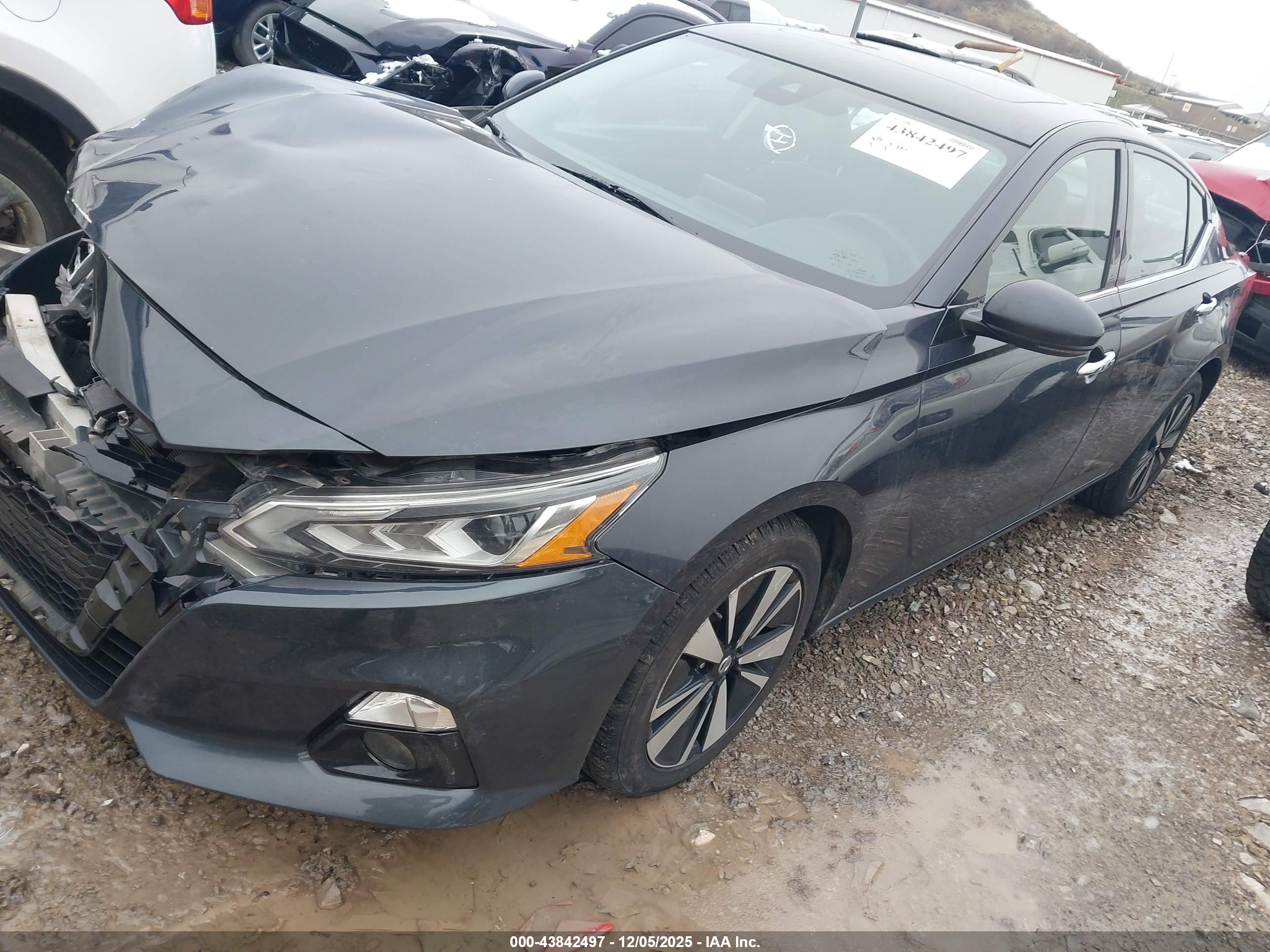 NISSAN ALTIMA image 2