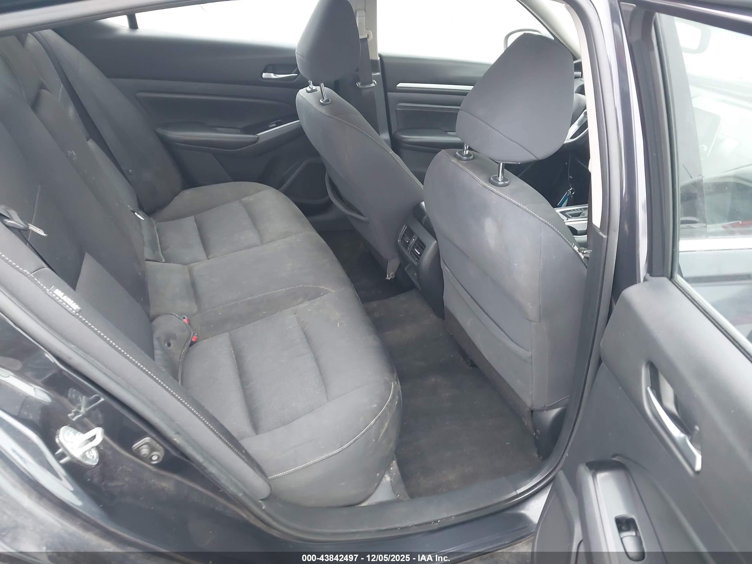 NISSAN ALTIMA image 8