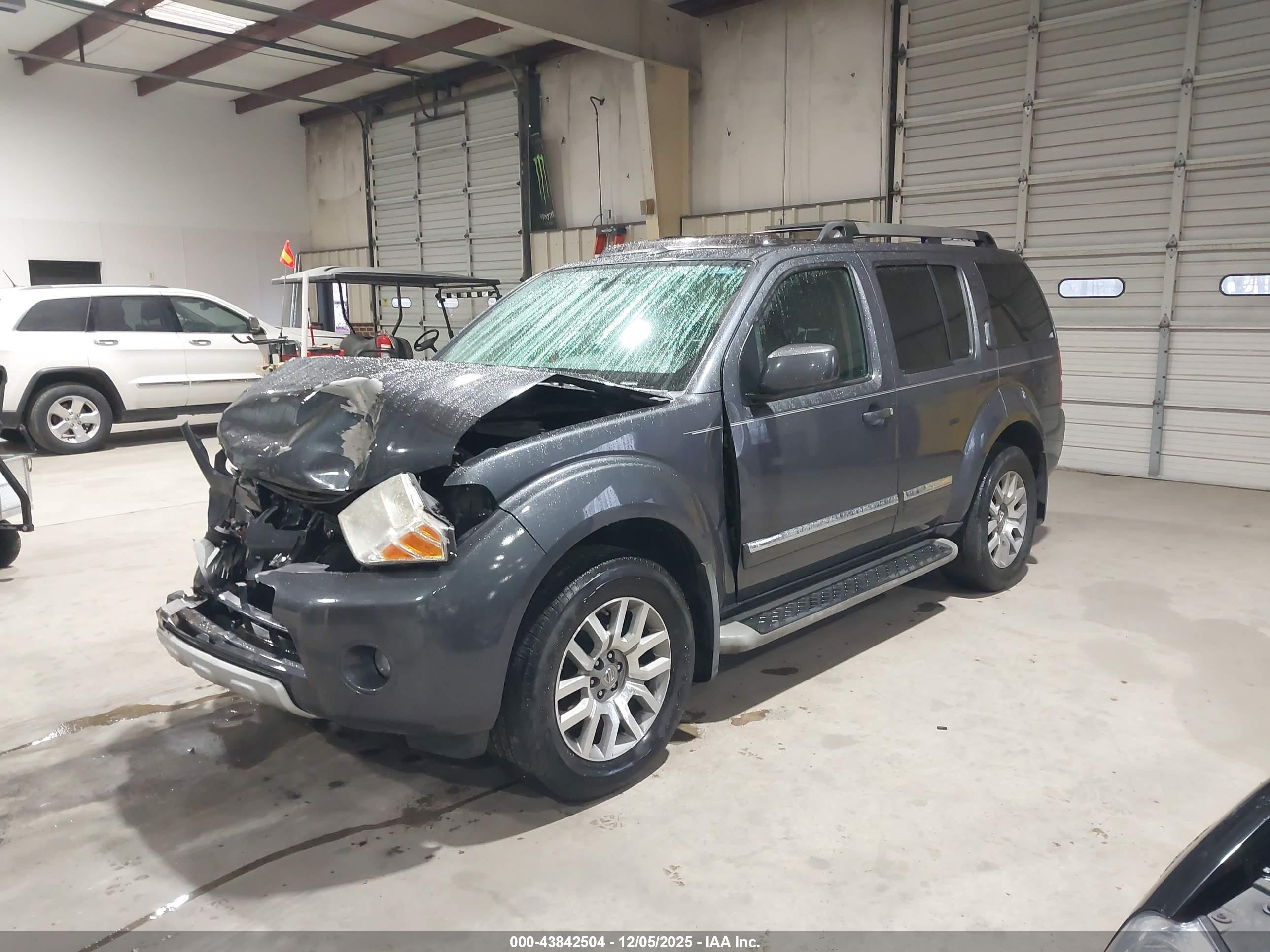 NISSAN PATHFINDER image 2