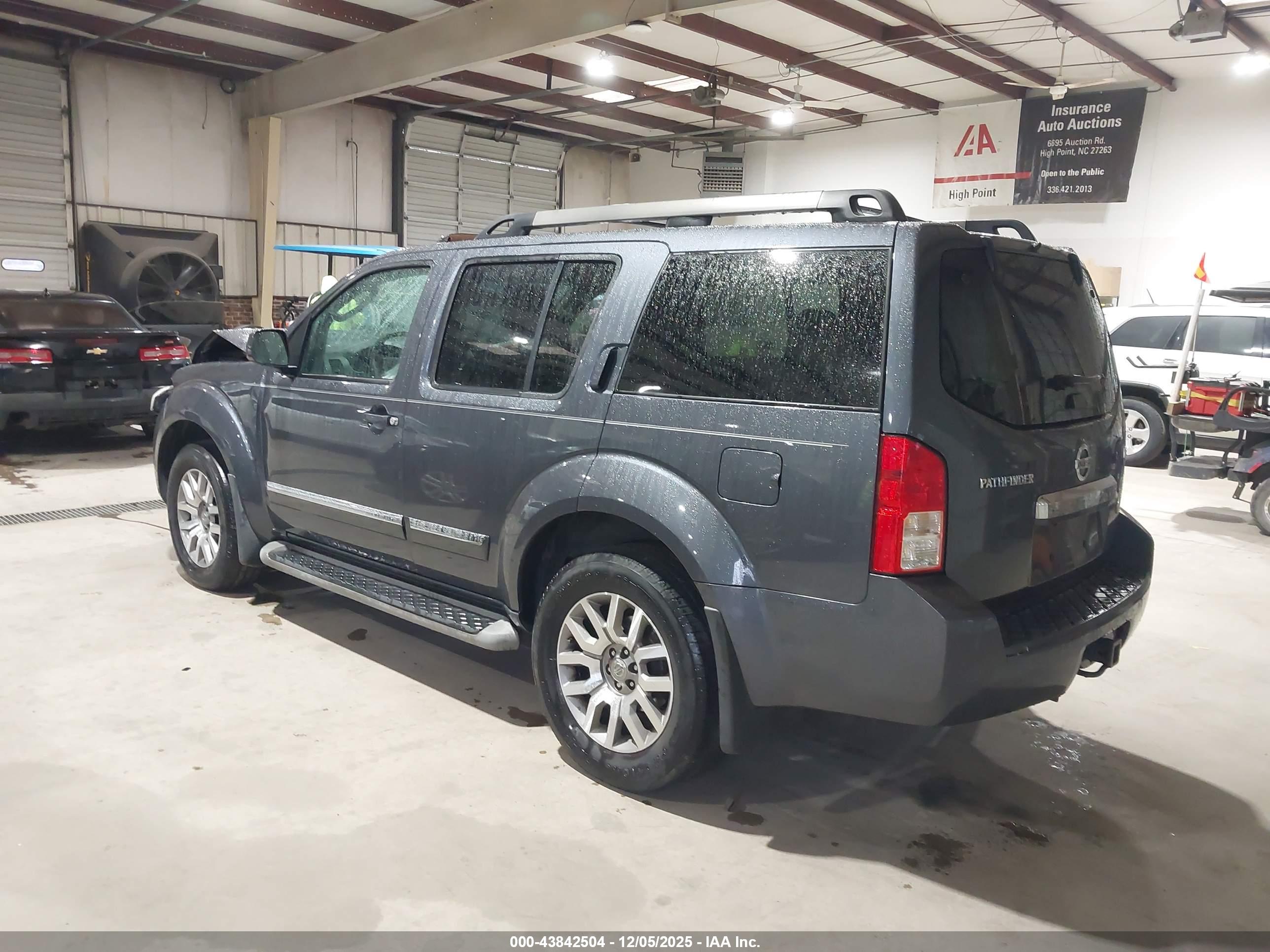 NISSAN PATHFINDER image 3