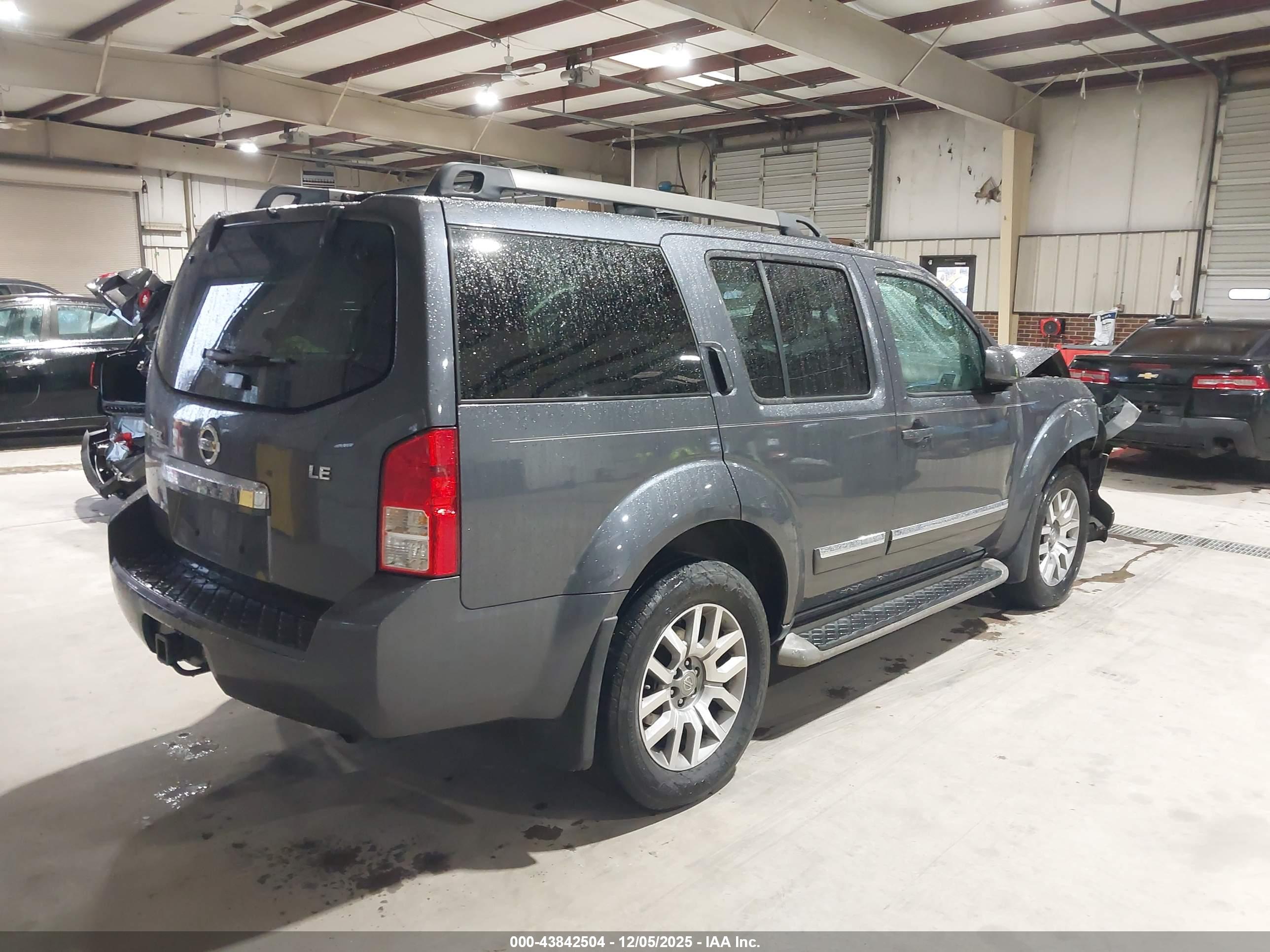 NISSAN PATHFINDER image 4