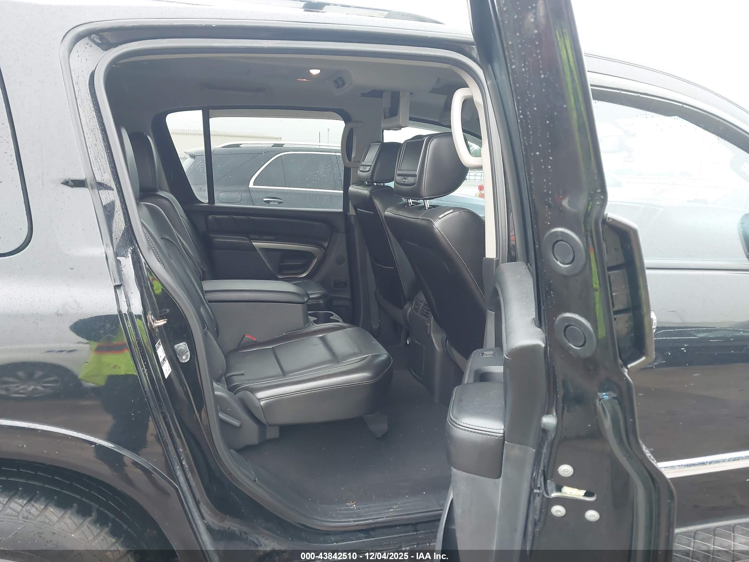 NISSAN ARMADA image 8