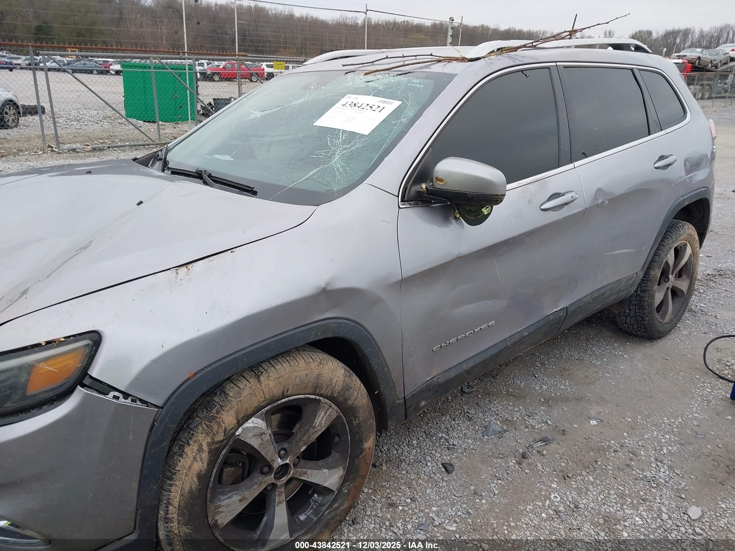 JEEP CHEROKEE image 6