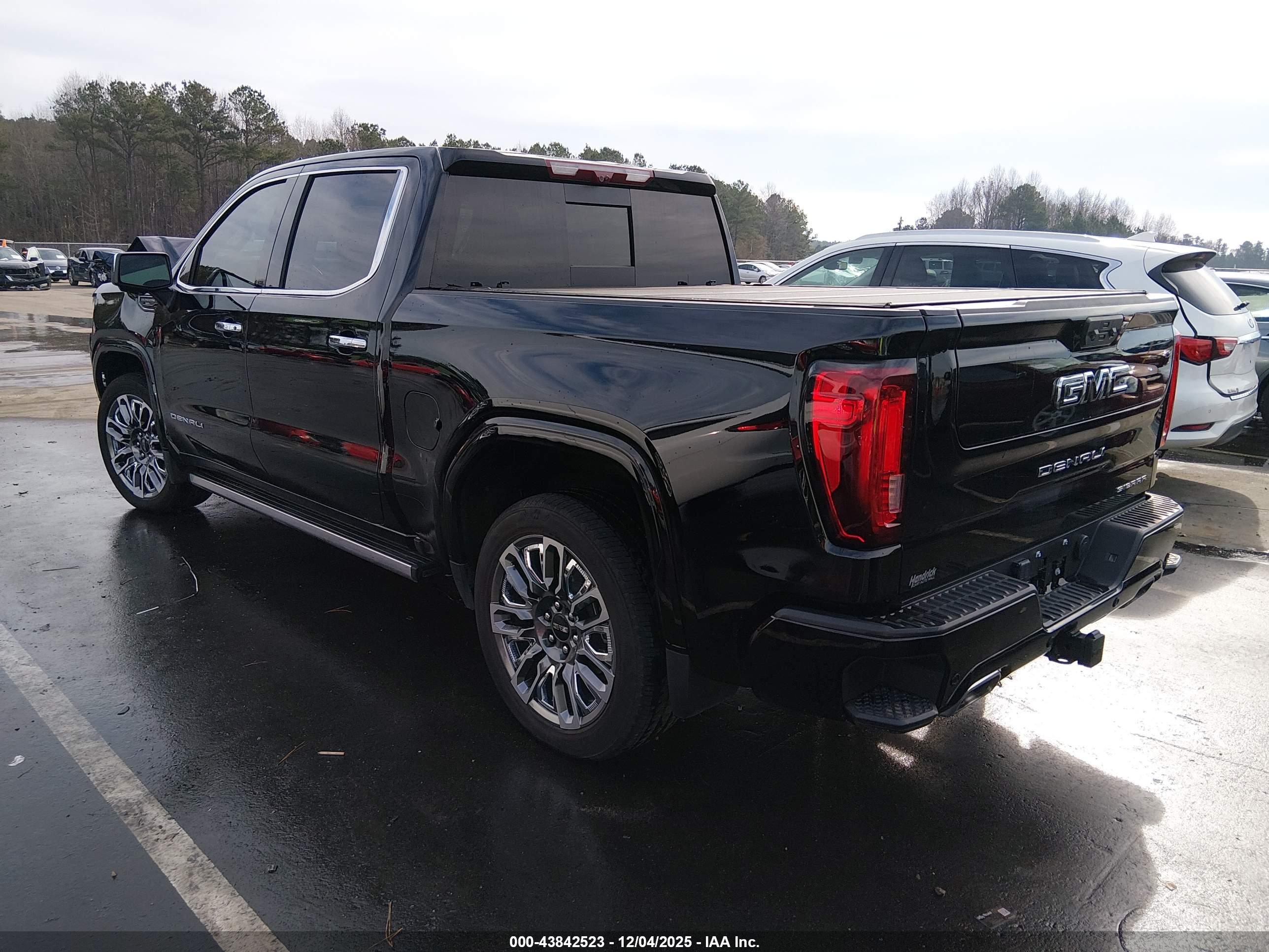 GMC SIERRA image 3